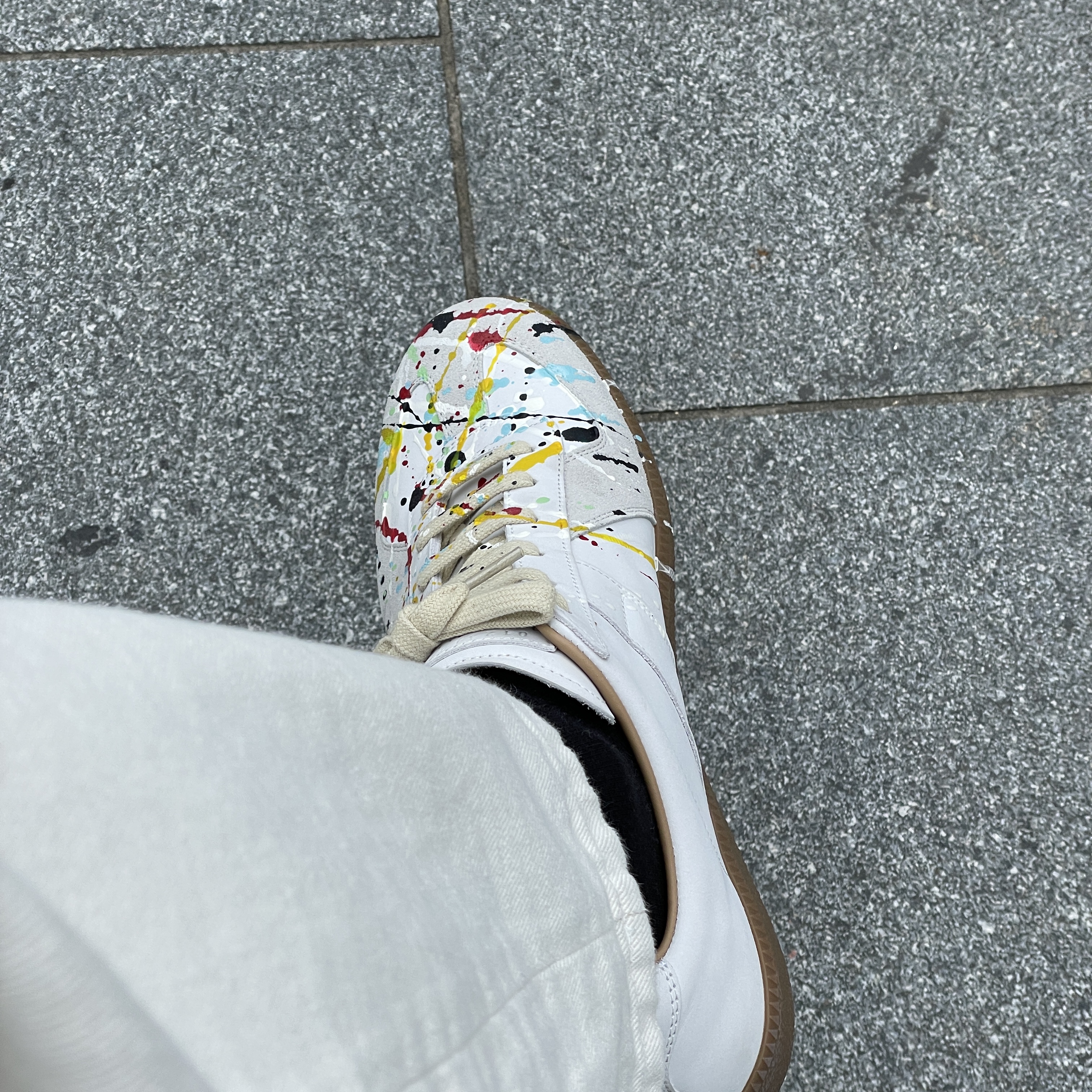 Maison Margiela Replica Paint Drop Sneakers 착용 스타일