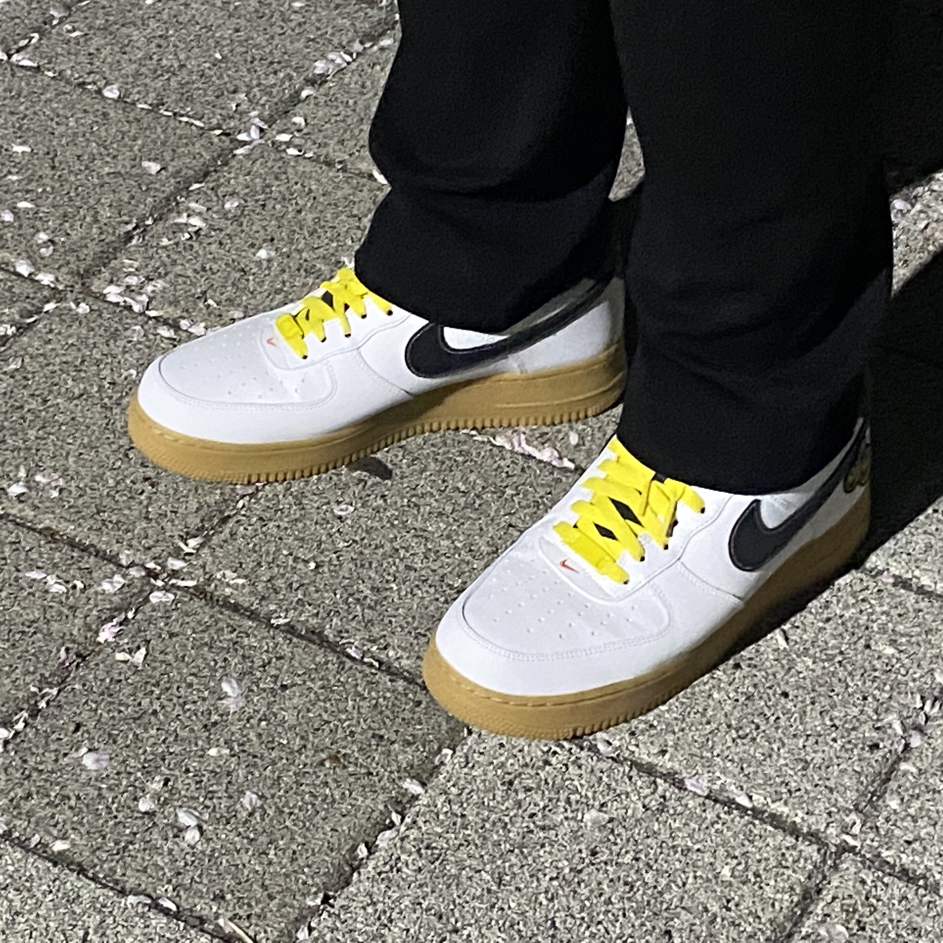 Nike Air Force 1 '07 LV8 Go The Extra Smile 착용 스타일 - 2