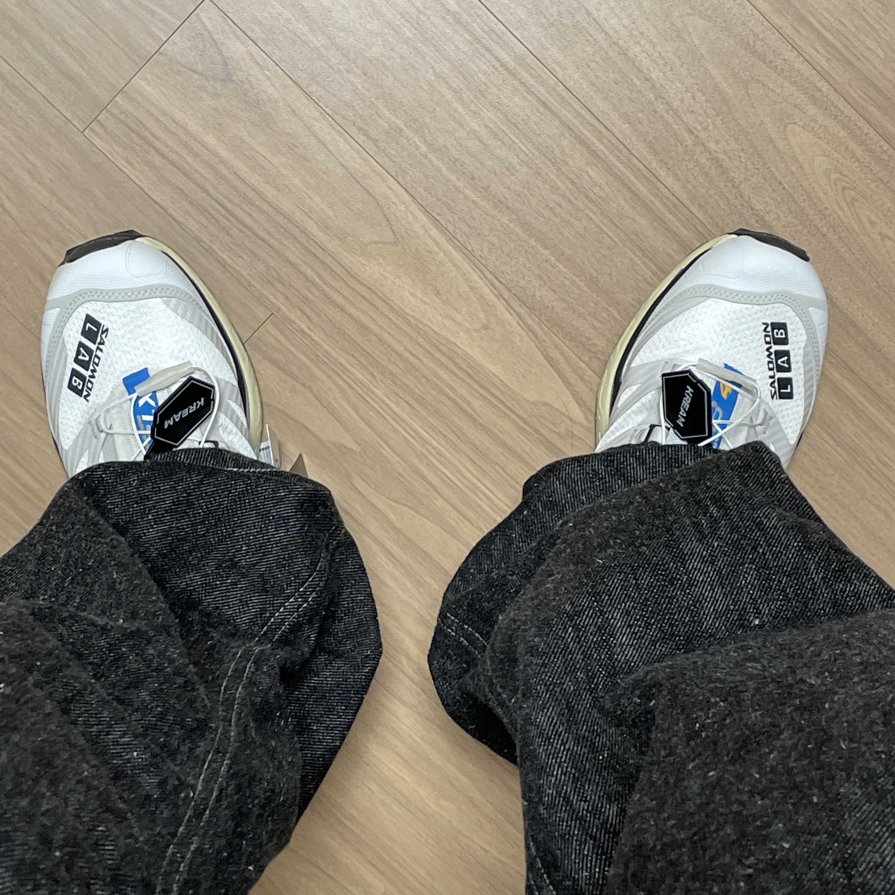 Salomon XT-4 White Lunar Rock 착용 스타일 - 4