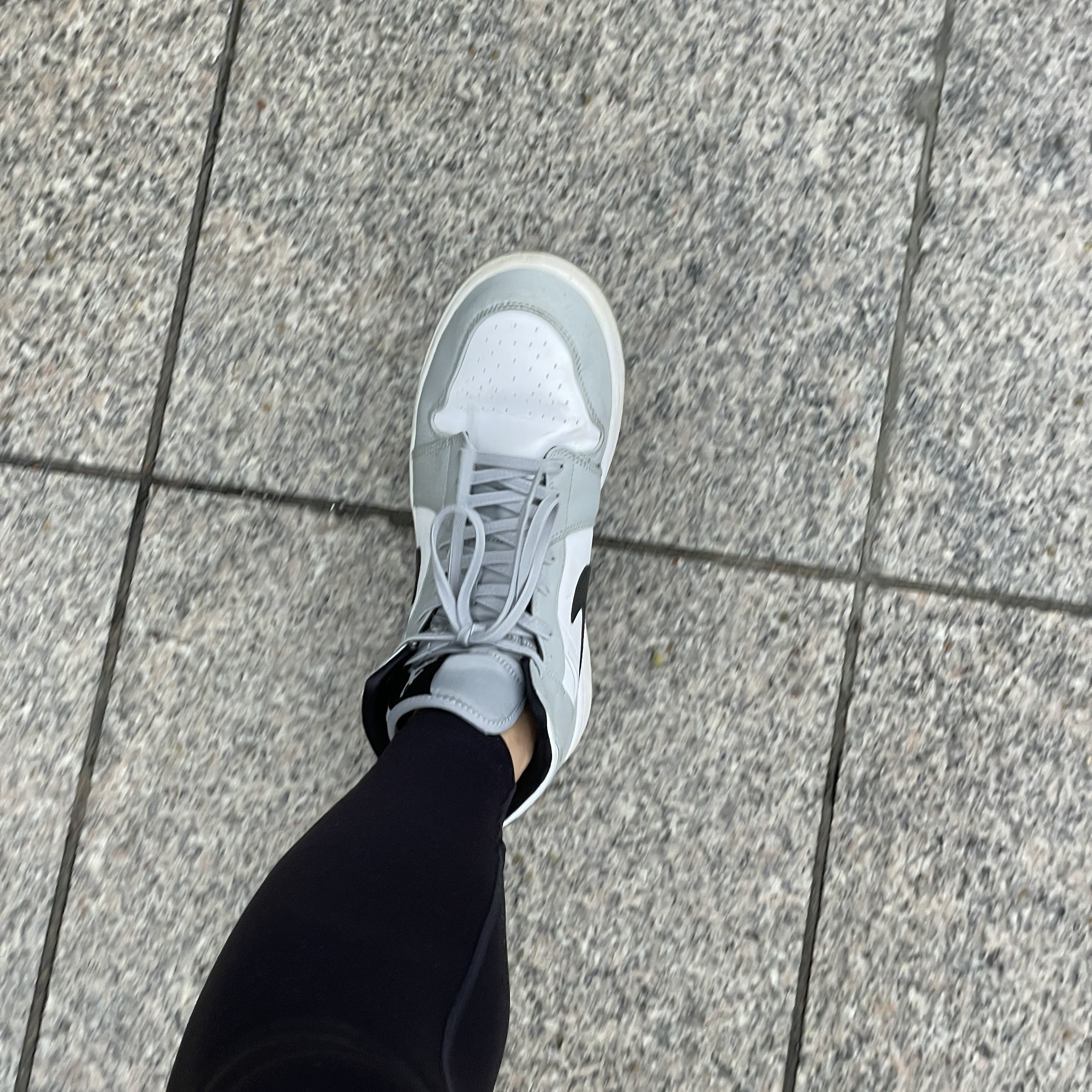 Jordan 1 Mid Light Smoke Grey 착용 스타일