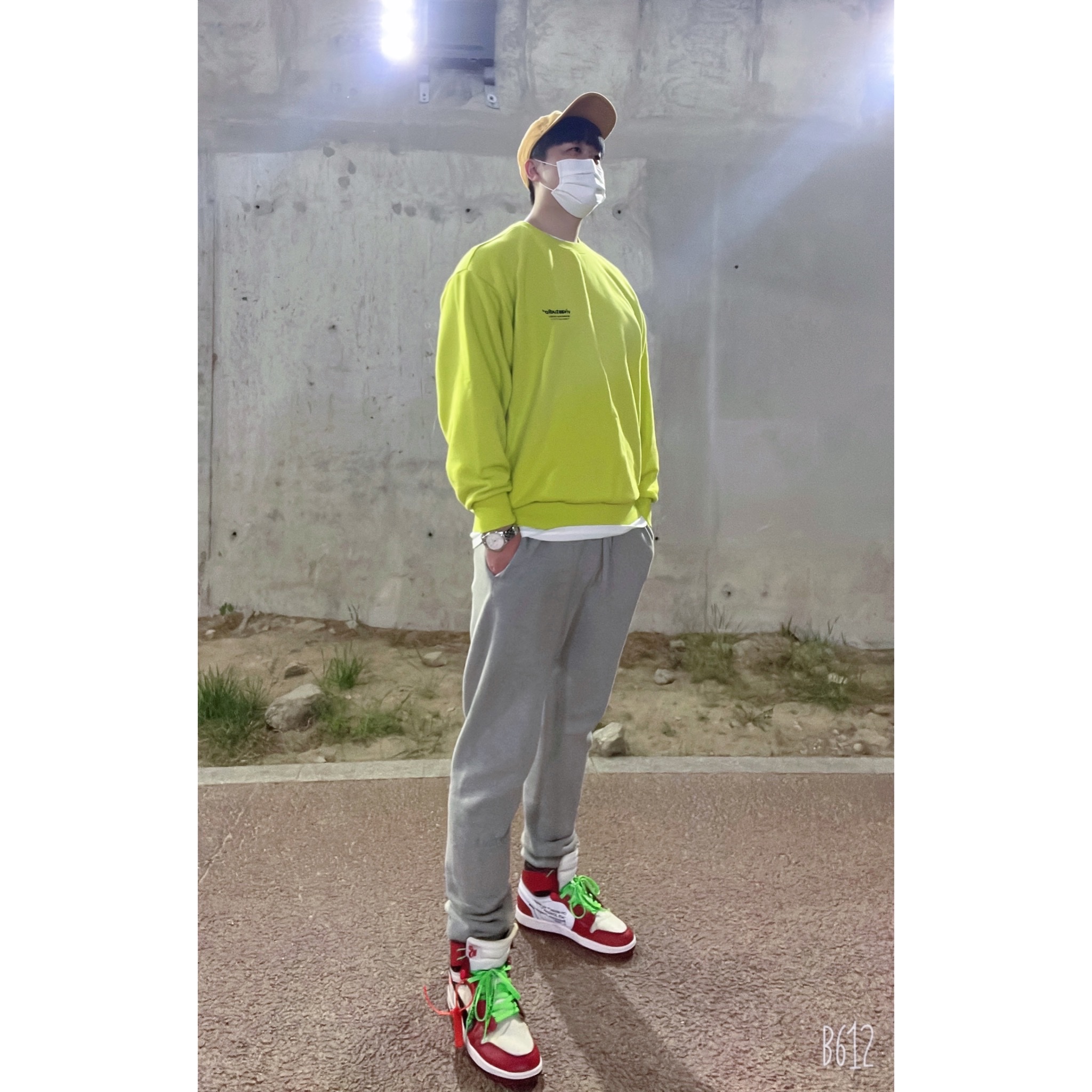Essentials The Core Collection Sweatpants Heather Oatmeal, Jordan 1 x Off-White Retro High Chicago The Ten 착용 스타일