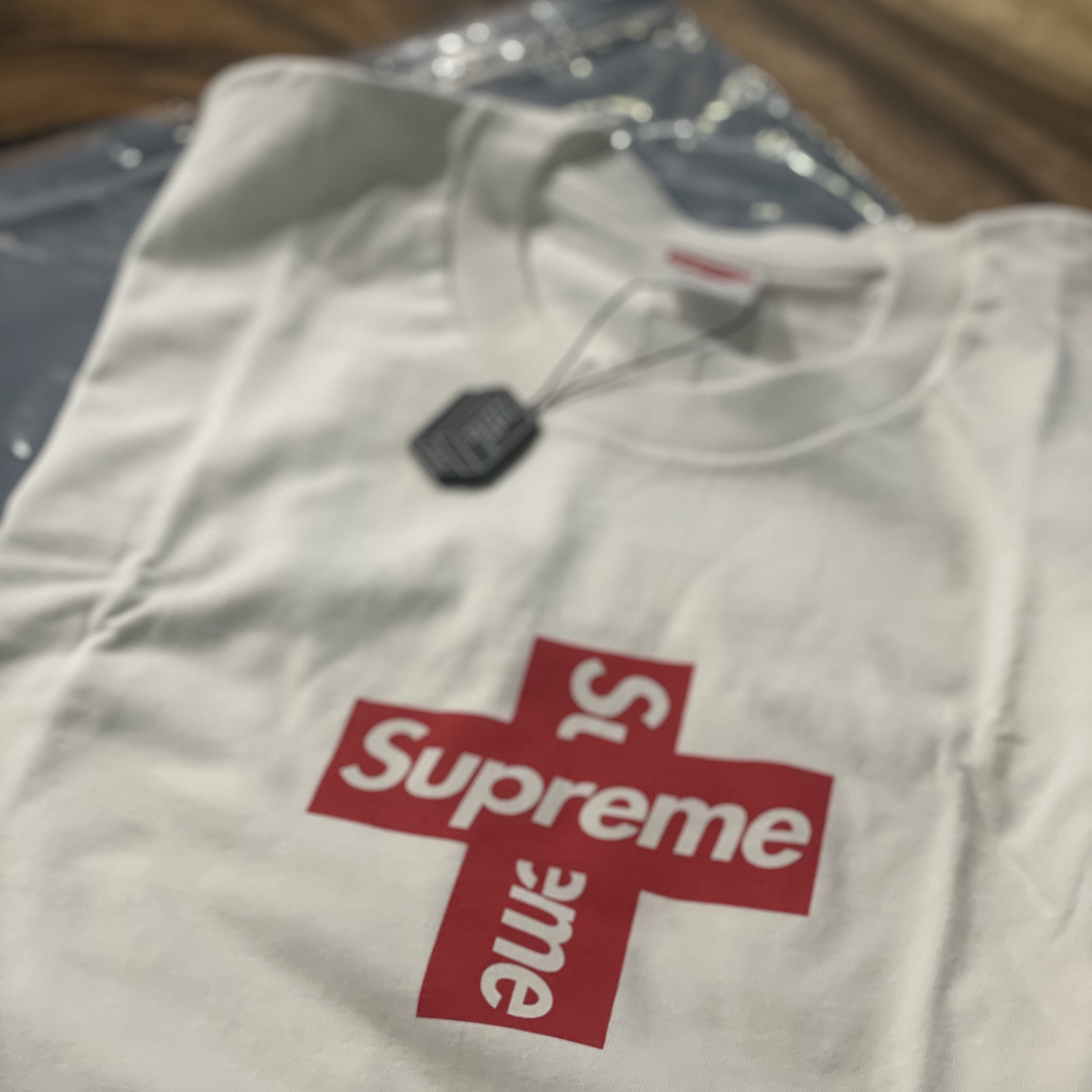 Supreme Cross Box Logo T-Shirt White - 20FW 착용 스타일