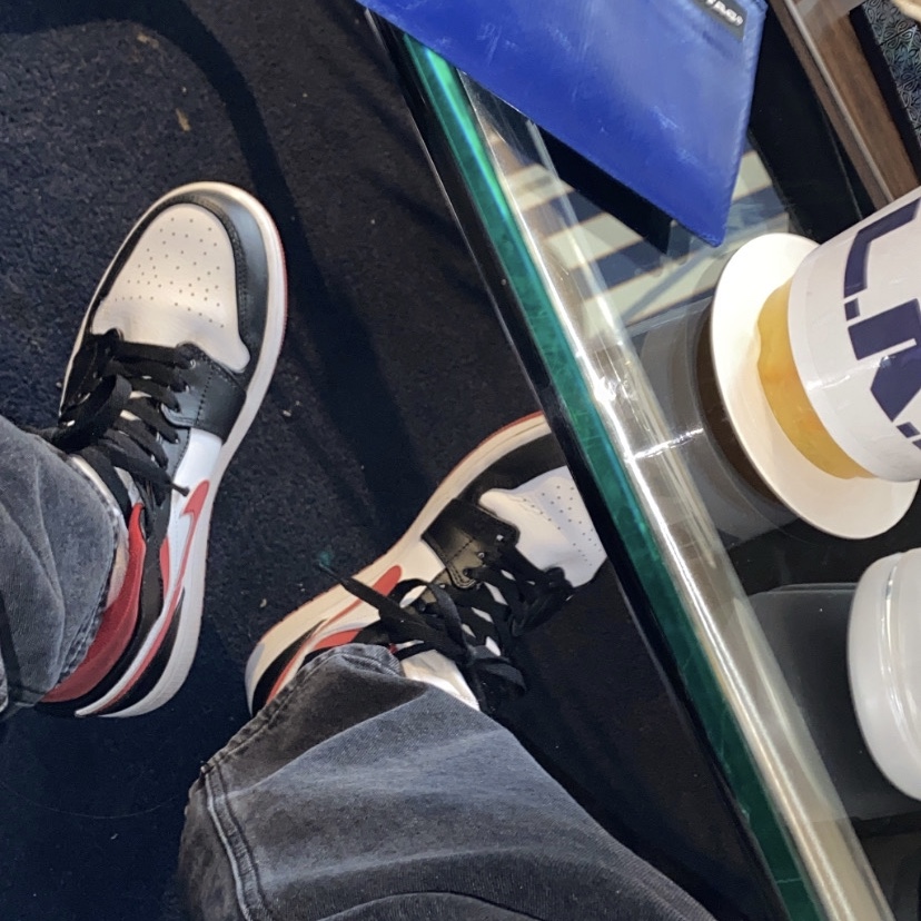 Jordan 1 Mid Gym Red Black White 착용 스타일