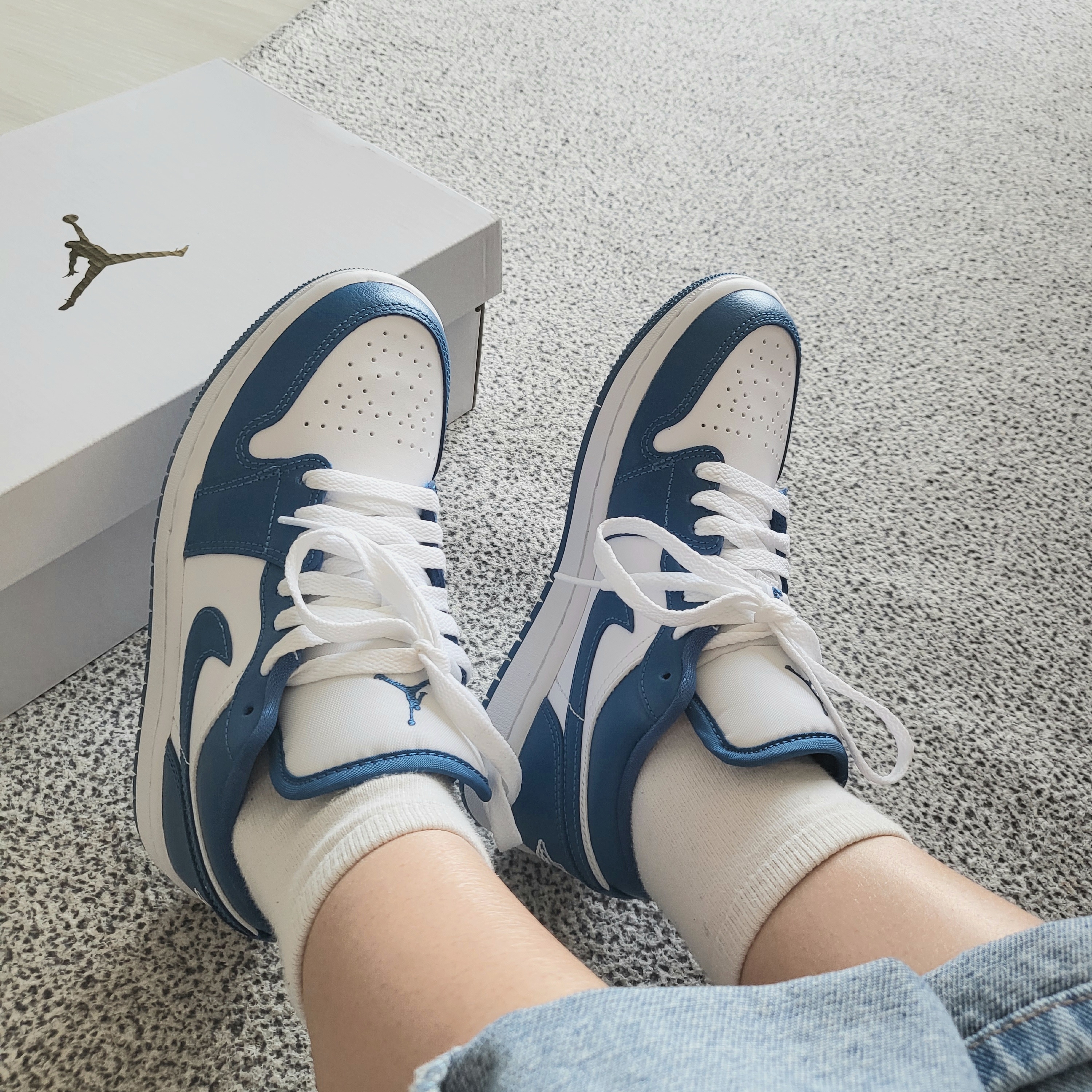 (W) Jordan 1 Low White Dark Marina Blue 착용 스타일 - 3
