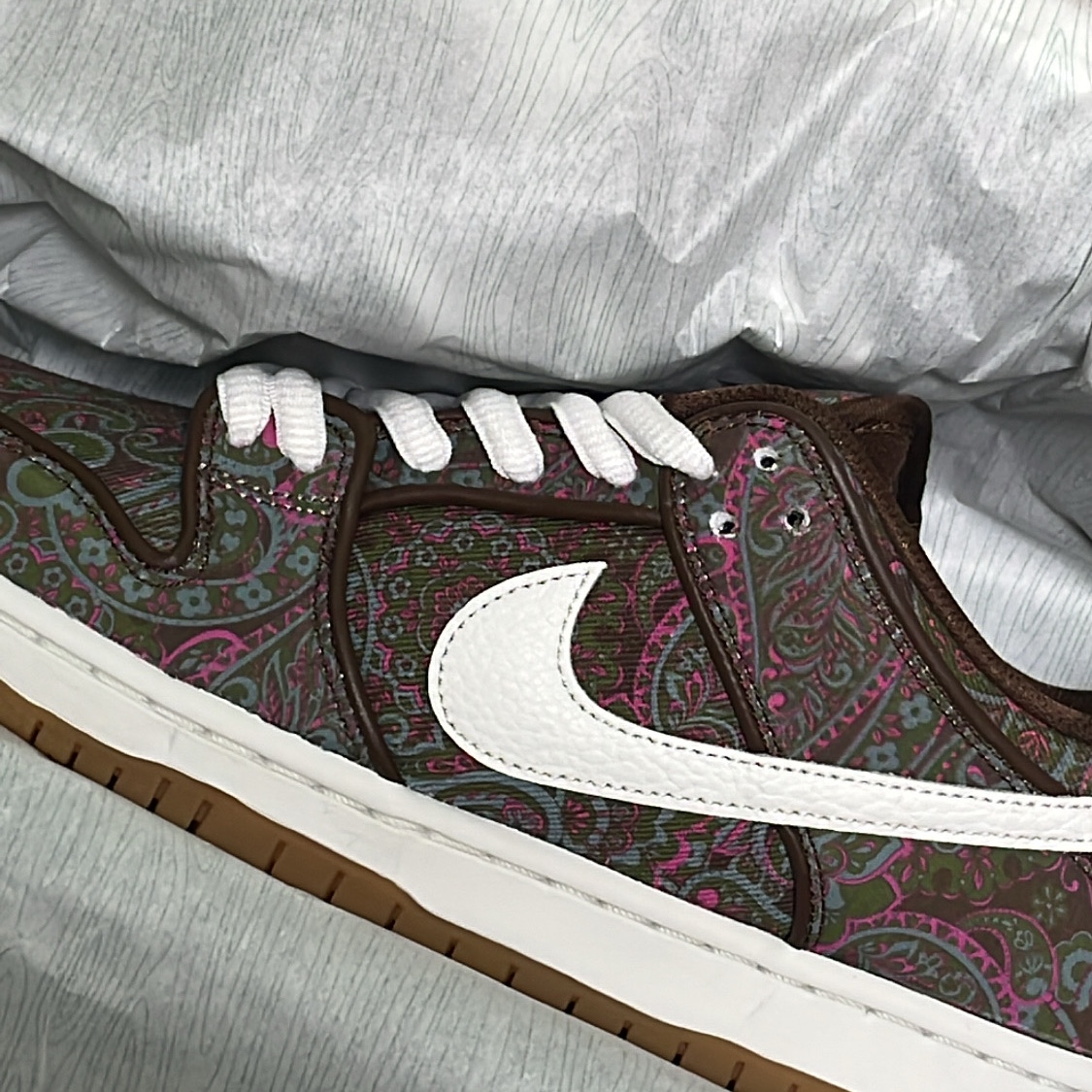 Nike SB Dunk Low Pro Premium Paisley 착용 스타일