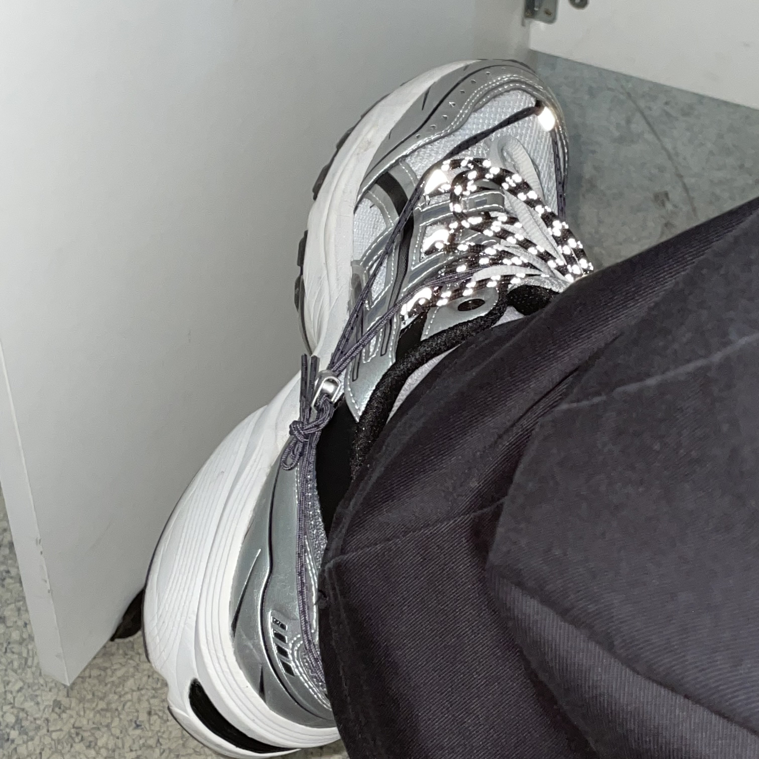 Asics x Andersson Bell Gel-1090 Glacier Grey Silver 착용 스타일 - 2