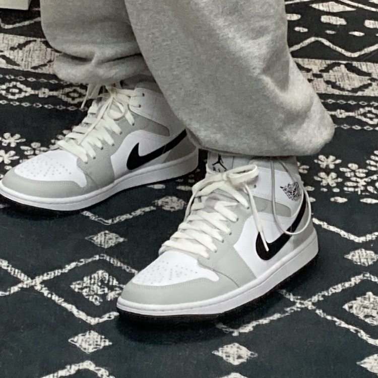 (W) Jordan 1 Mid Grey Fog 착용 스타일 - 1