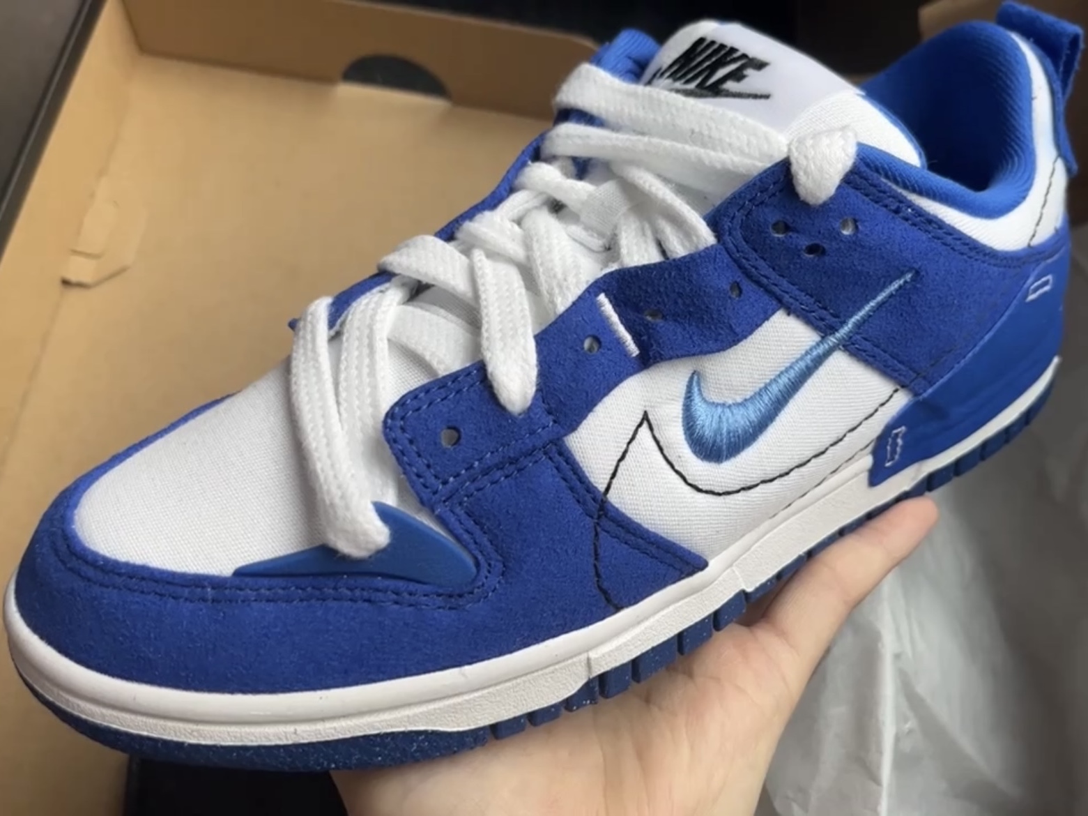 (W) Nike Dunk Low Disrupt 2 White and University Blue 착용 스타일