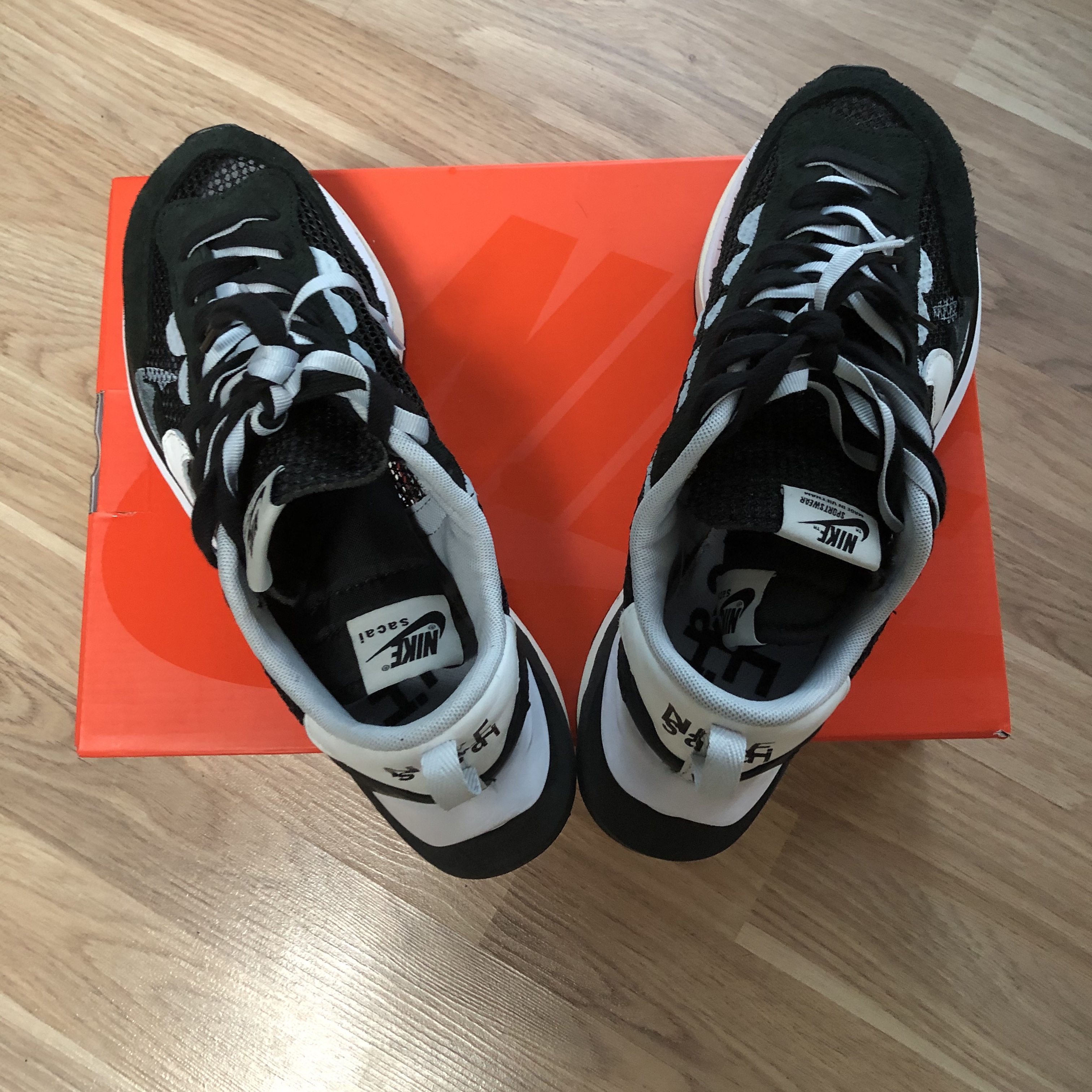 Nike x Sacai VaporWaffle Black White 착용 스타일 - 4
