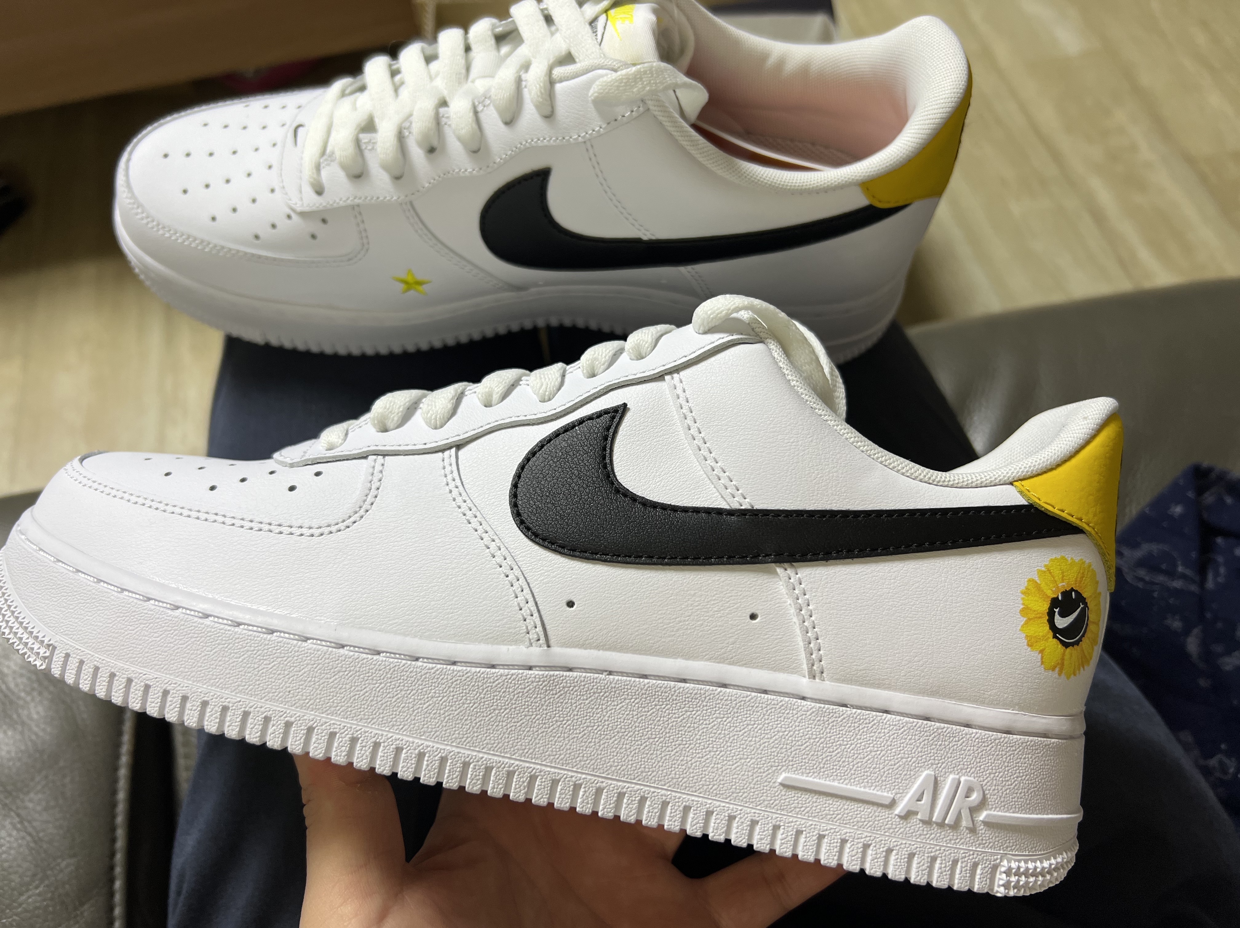 Nike Air Force 1 '07 LV8 2 Have a Nike Day 착용 스타일