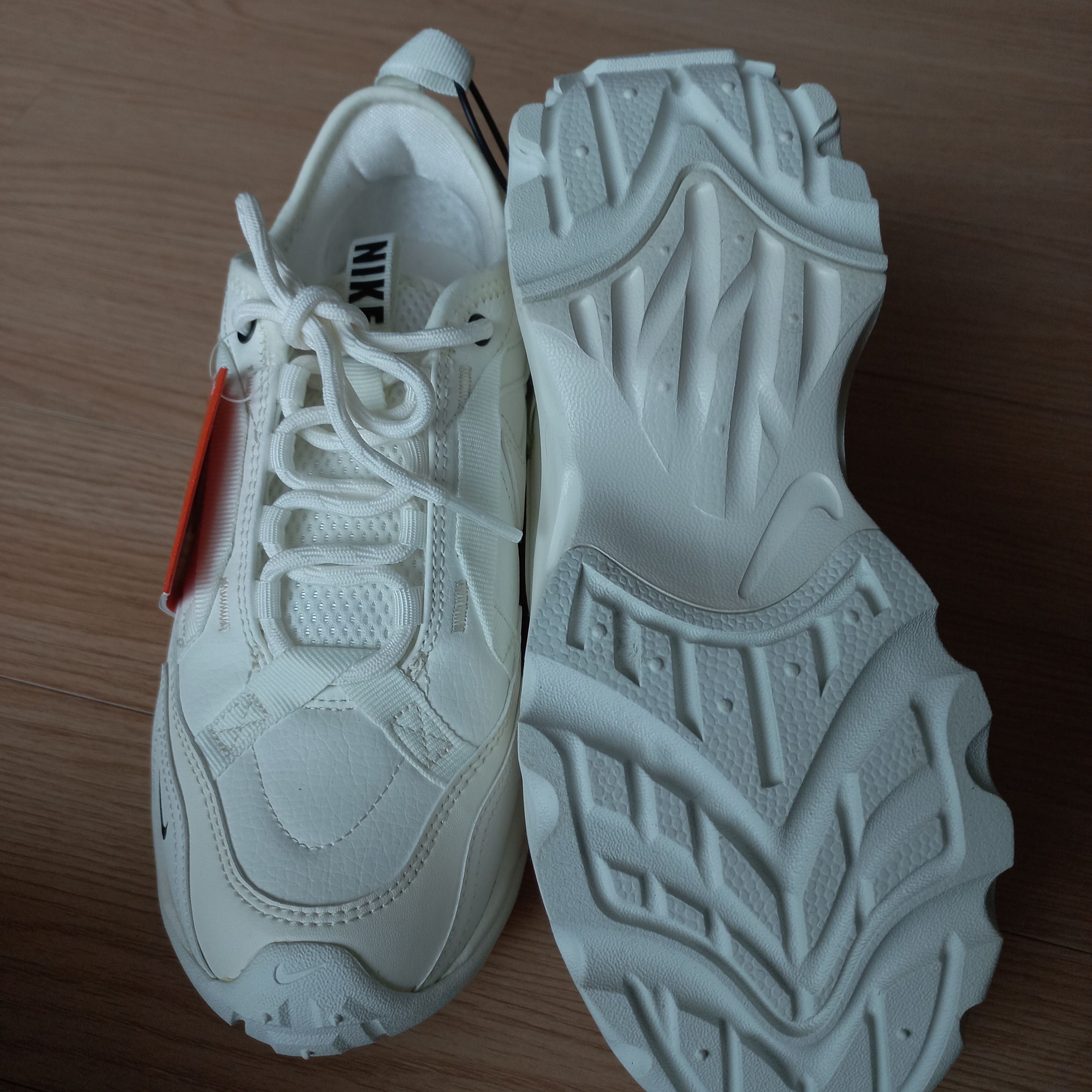(W) Nike TC 7900 Summit White 착용 스타일 - 5