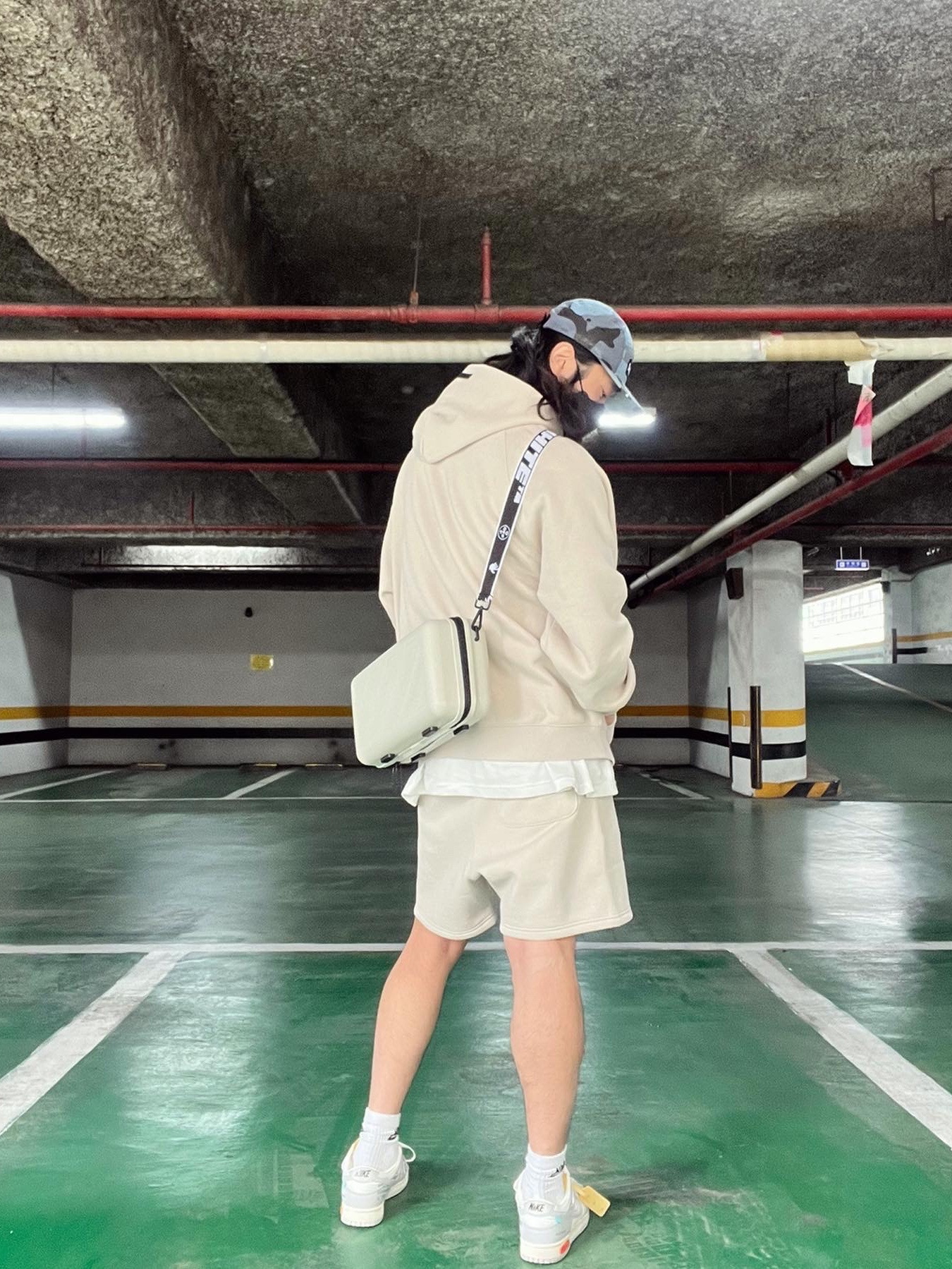 Essentials Pullover Hoodie Oat - Nordstrom Exclusive, Nike x Off-White Dunk Low The 50 - Lot 46 착용 스타일 - 3