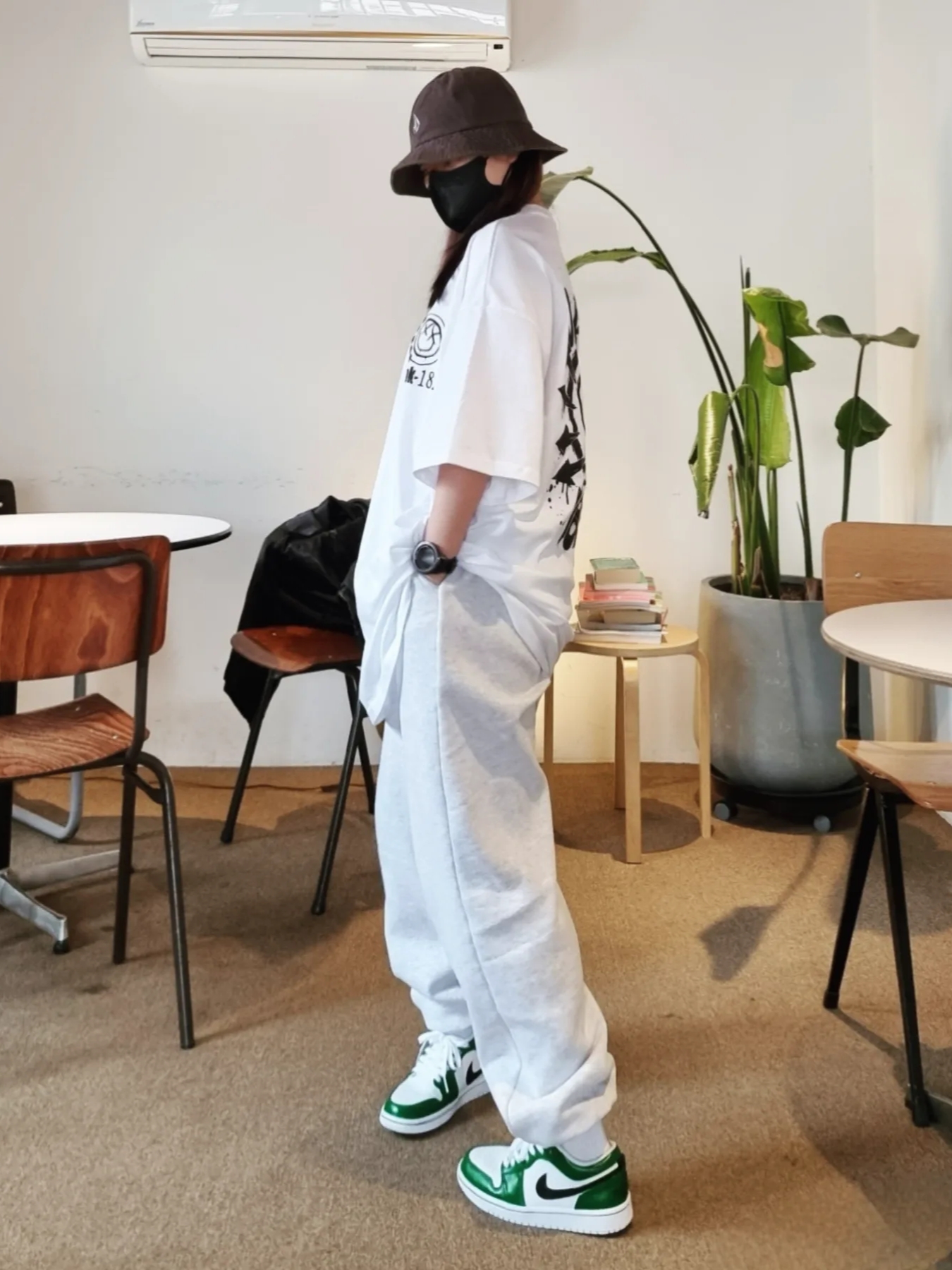 (W) Jordan 1 Low Triple White 2020 착용 스타일 - 1