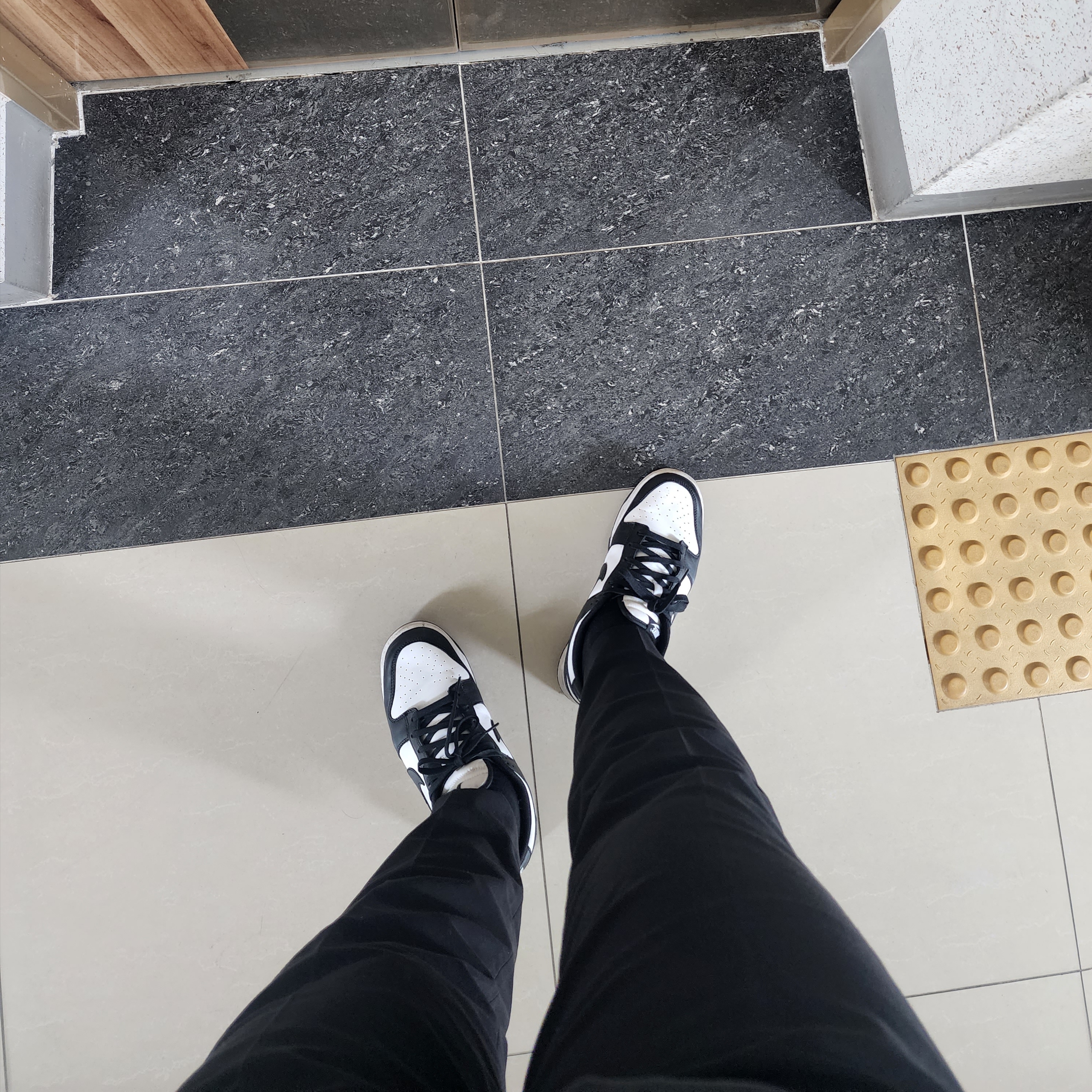 Nike Dunk Low Retro Black 착용 스타일