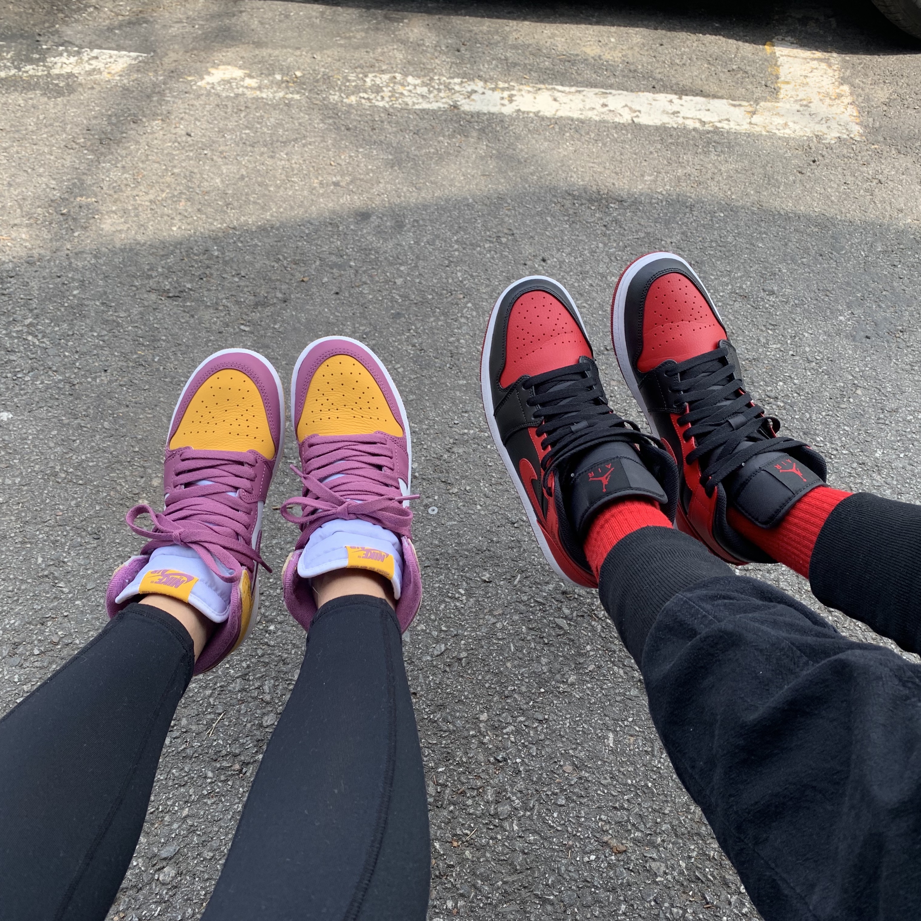 (GS) Jordan 1 Retro High OG University Gold Light Bordeaux, Jordan 1 Mid Bred Banned 2020 착용 스타일 - 3