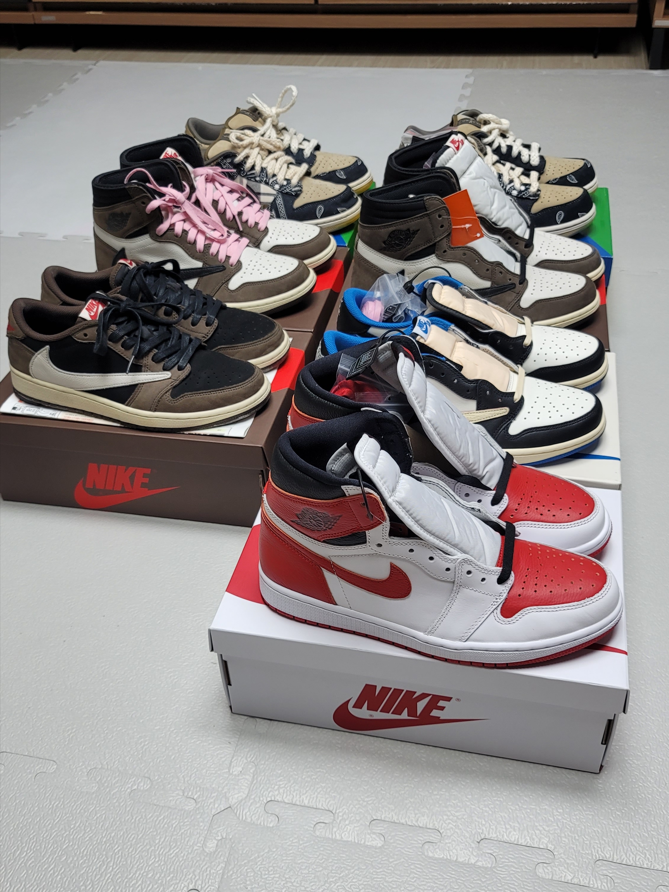 Jordan 1 x Travis Scott x Fragment Retro Low OG SP Military Blue, Jordan 1 x Travis Scott Retro High OG SP Mocha 착용 스타일