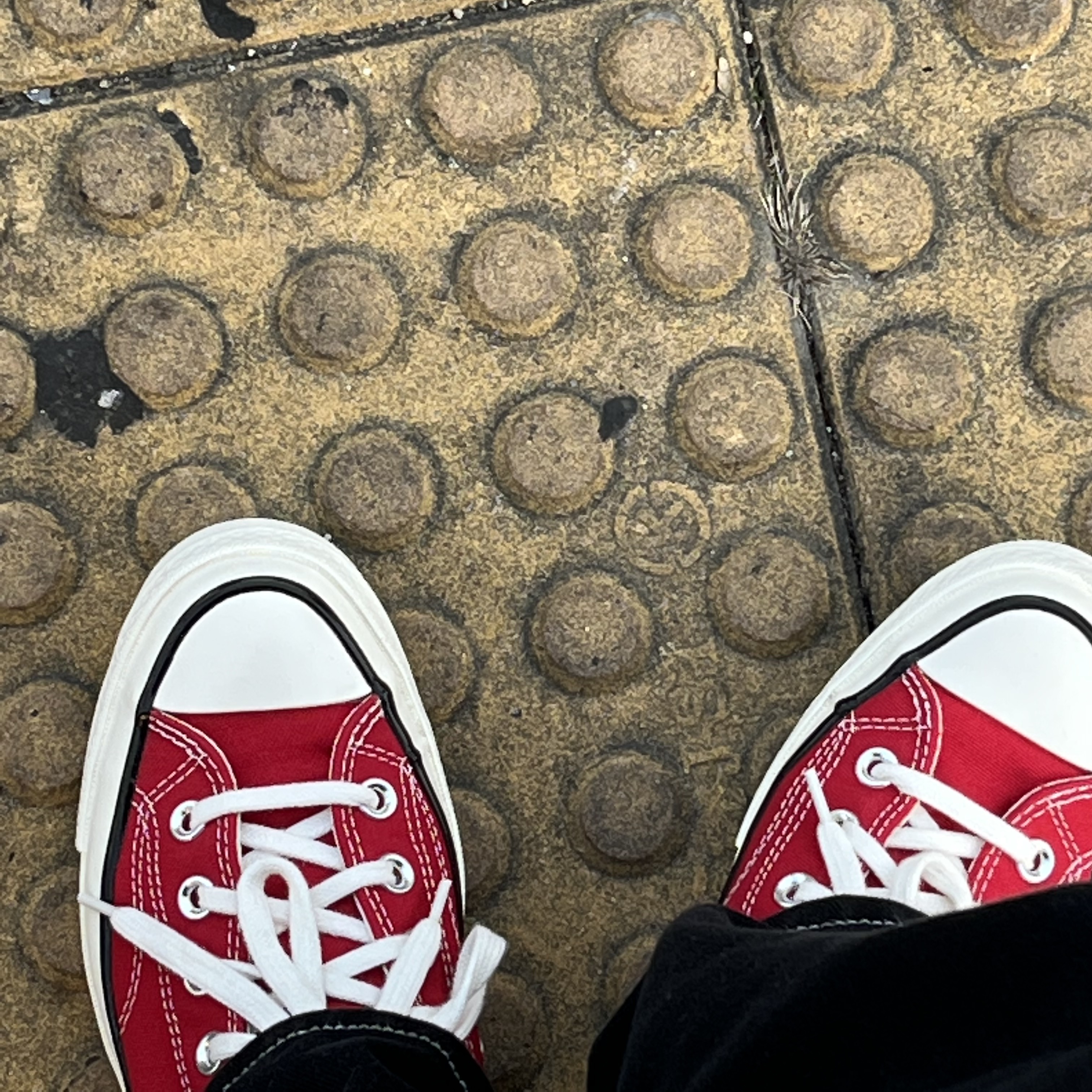 Converse Chuck 70 Ox Enamel Red 착용 스타일 - 2