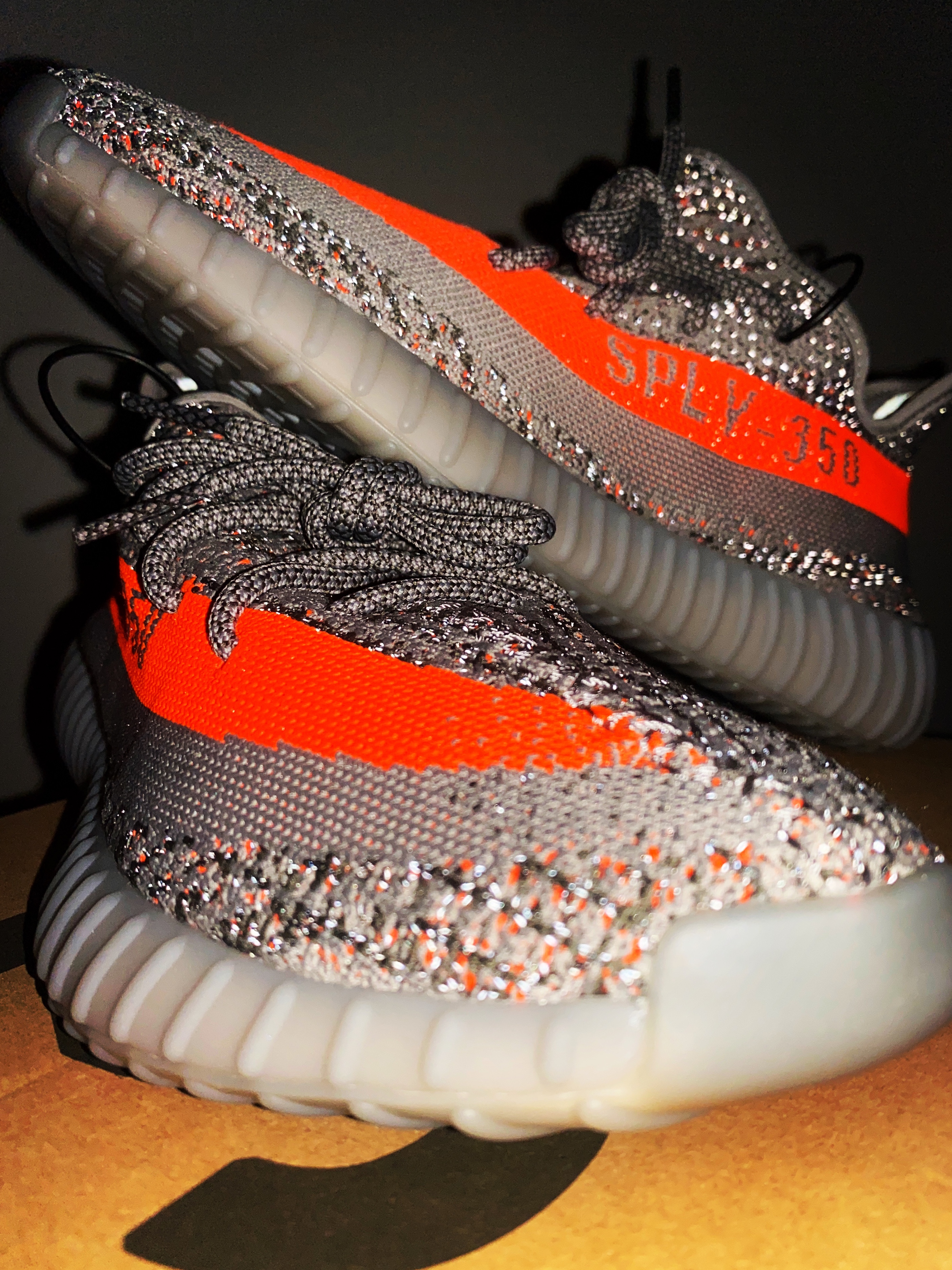 Adidas Yeezy Boost 350 V2 Beluga - Reflective 착용 스타일