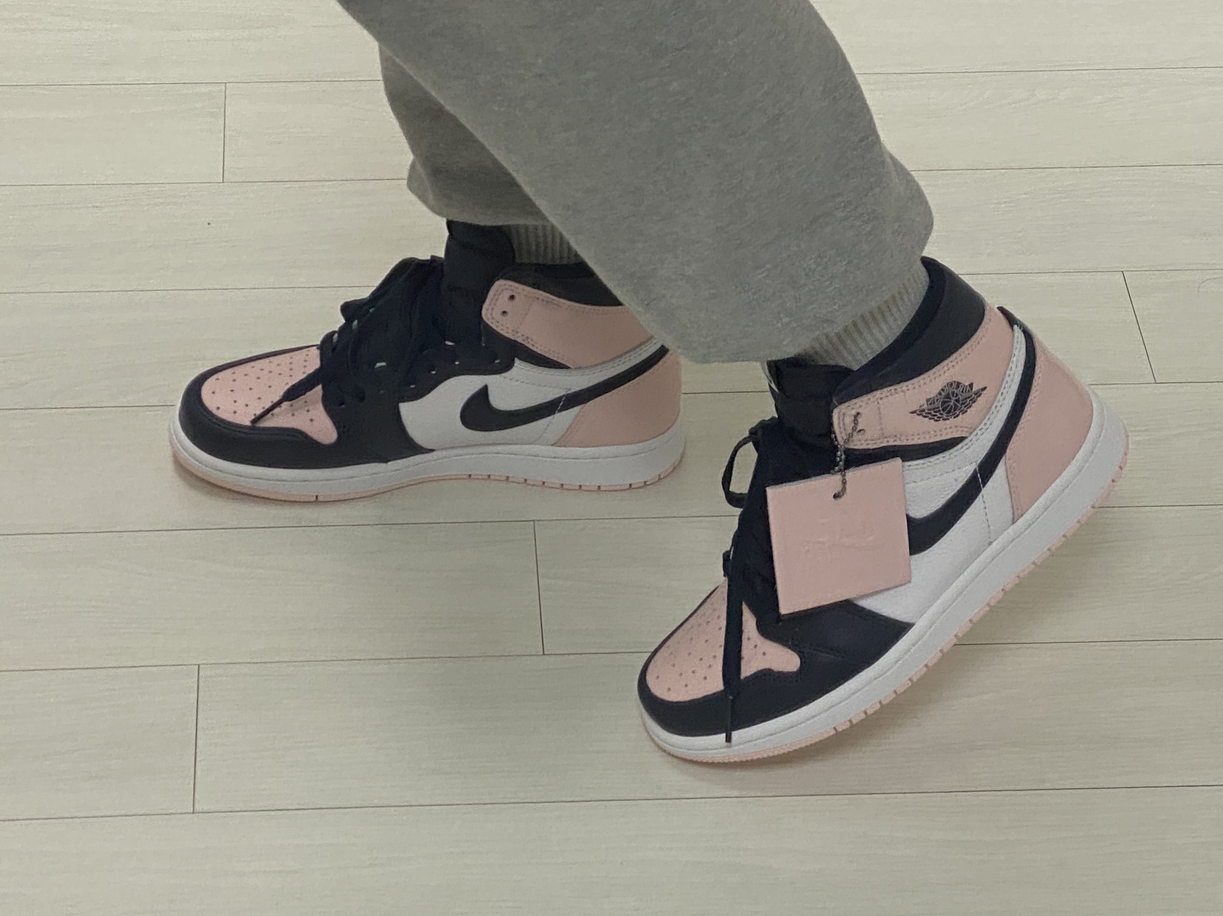 (W) Jordan 1 Retro High OG Atmosphere 착용 스타일 - 1