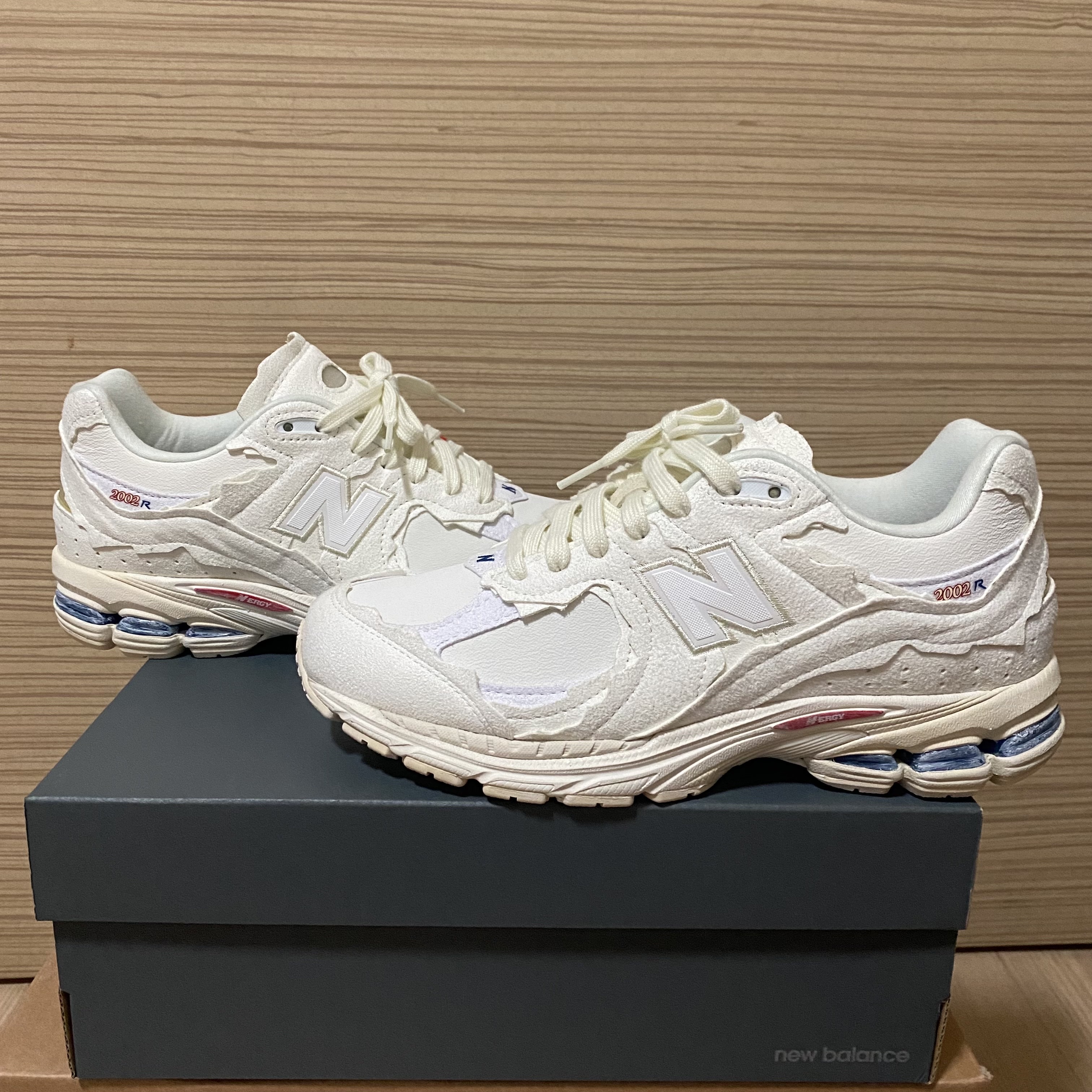 New Balance 2002R Protection Pack Sea Salt 착용 스타일