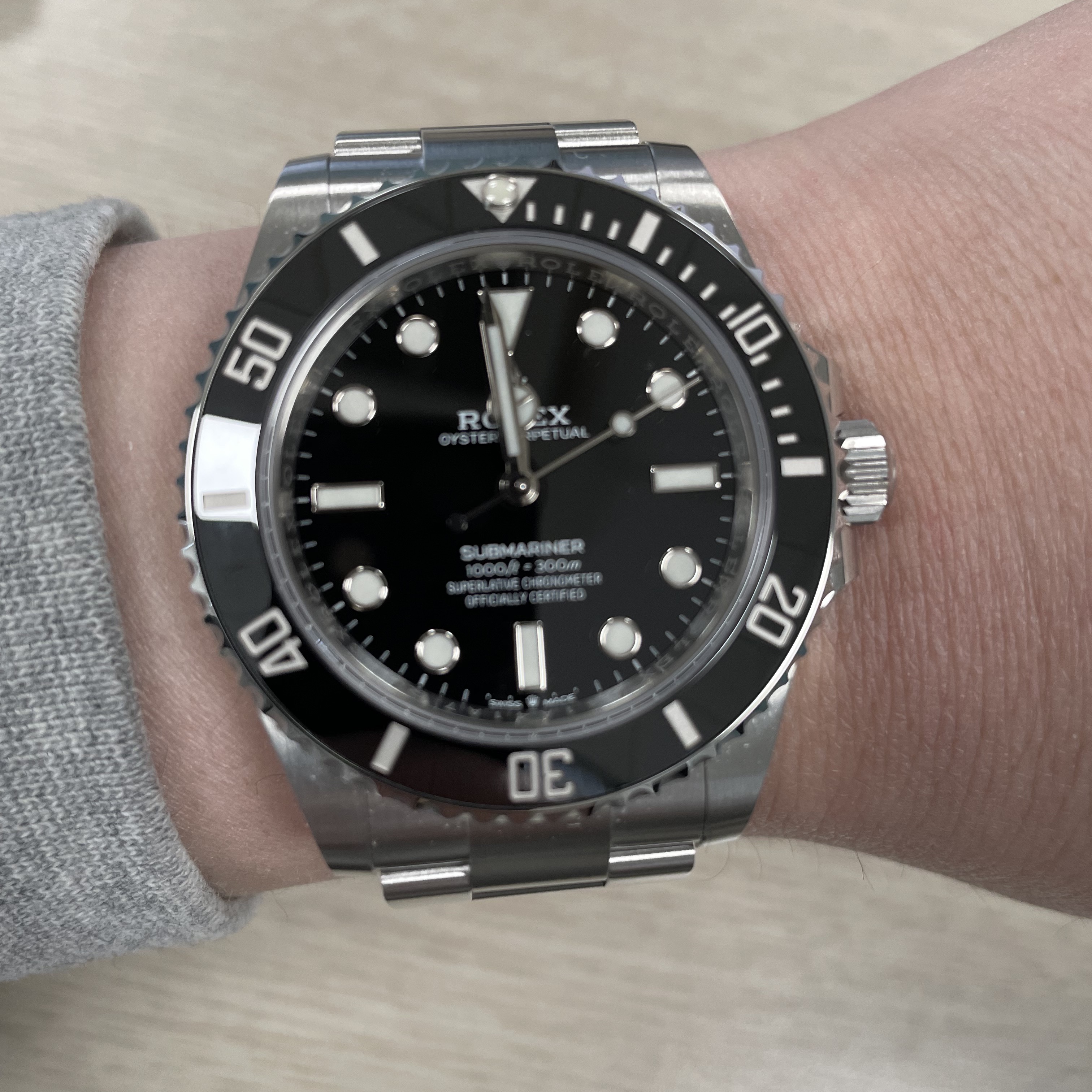 Rolex Submariner 41mm 124060 Black Oyster 착용 스타일