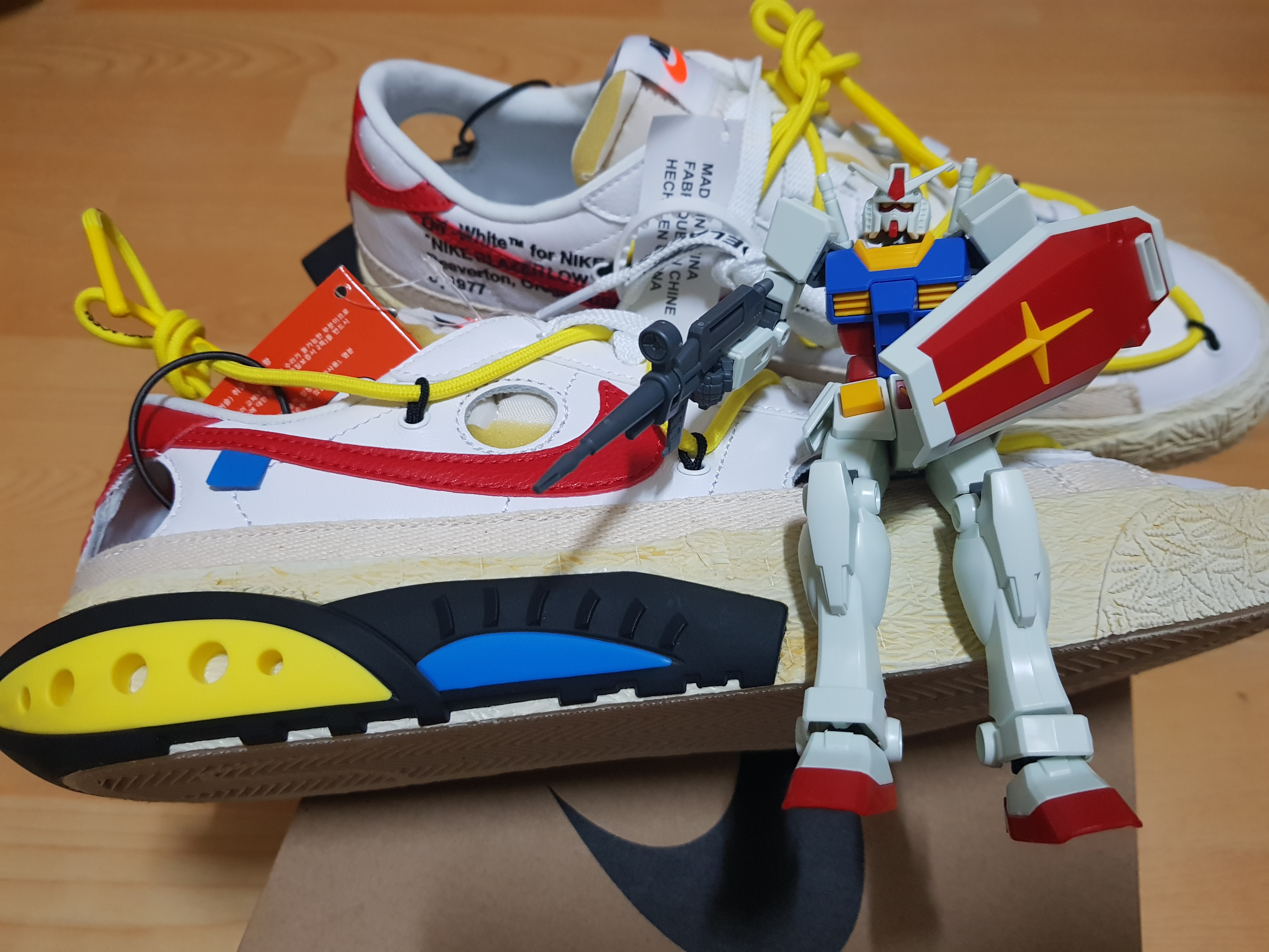 Nike x Off-White Blazer Low '77 White and University Red 착용 스타일 - 2