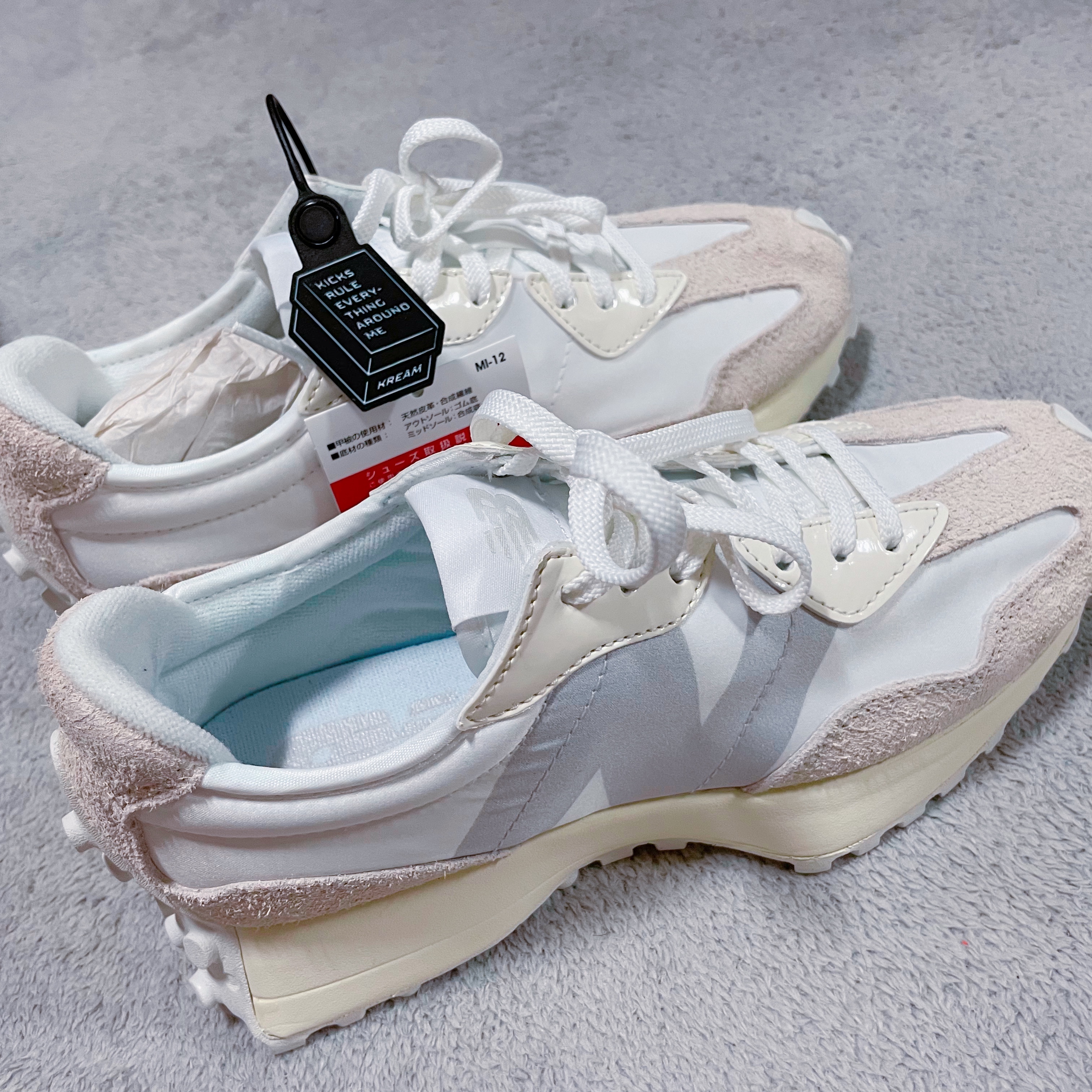 (W) New Balance 327 White Moonbeam 착용 스타일