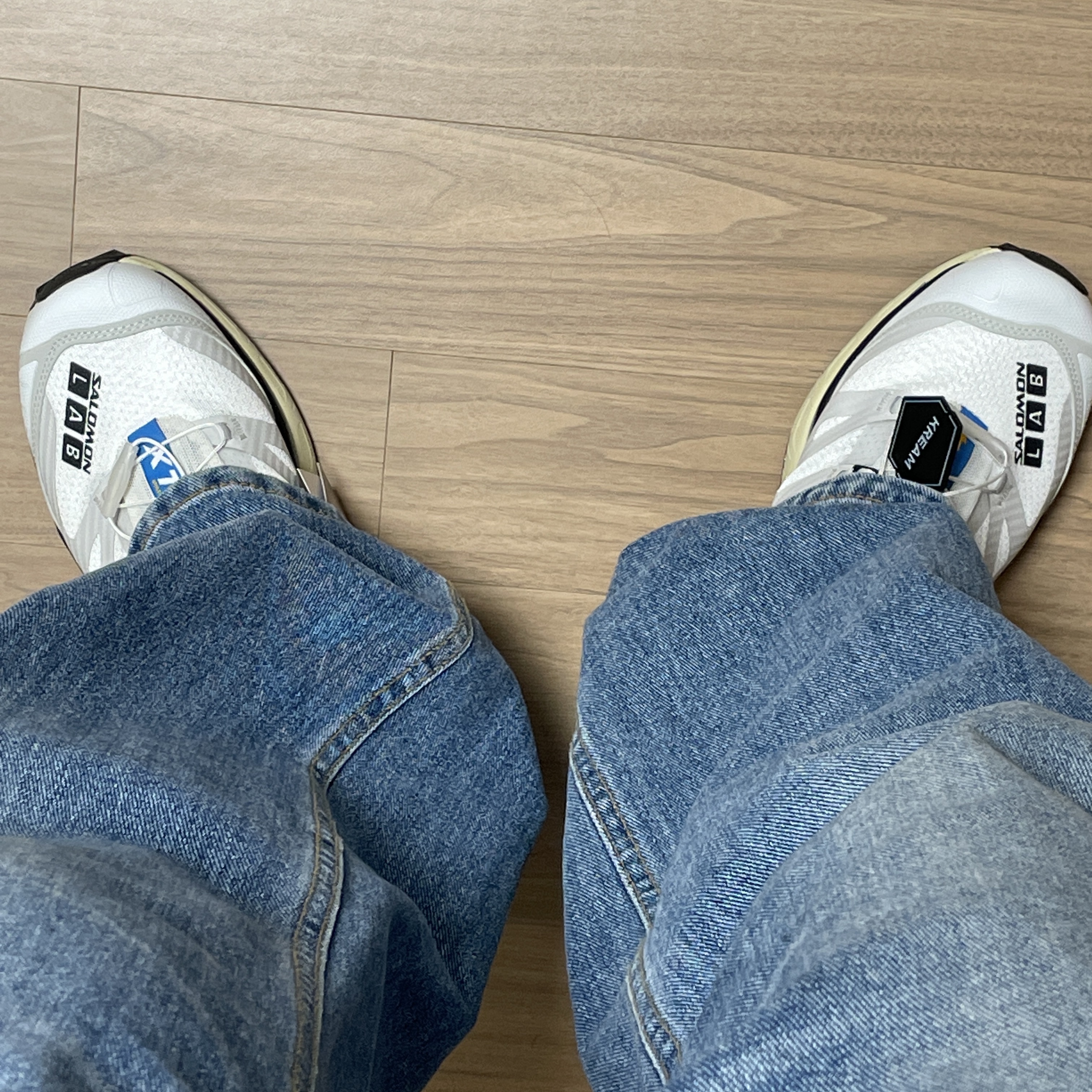 Salomon XT-4 White Lunar Rock 착용 스타일 - 3