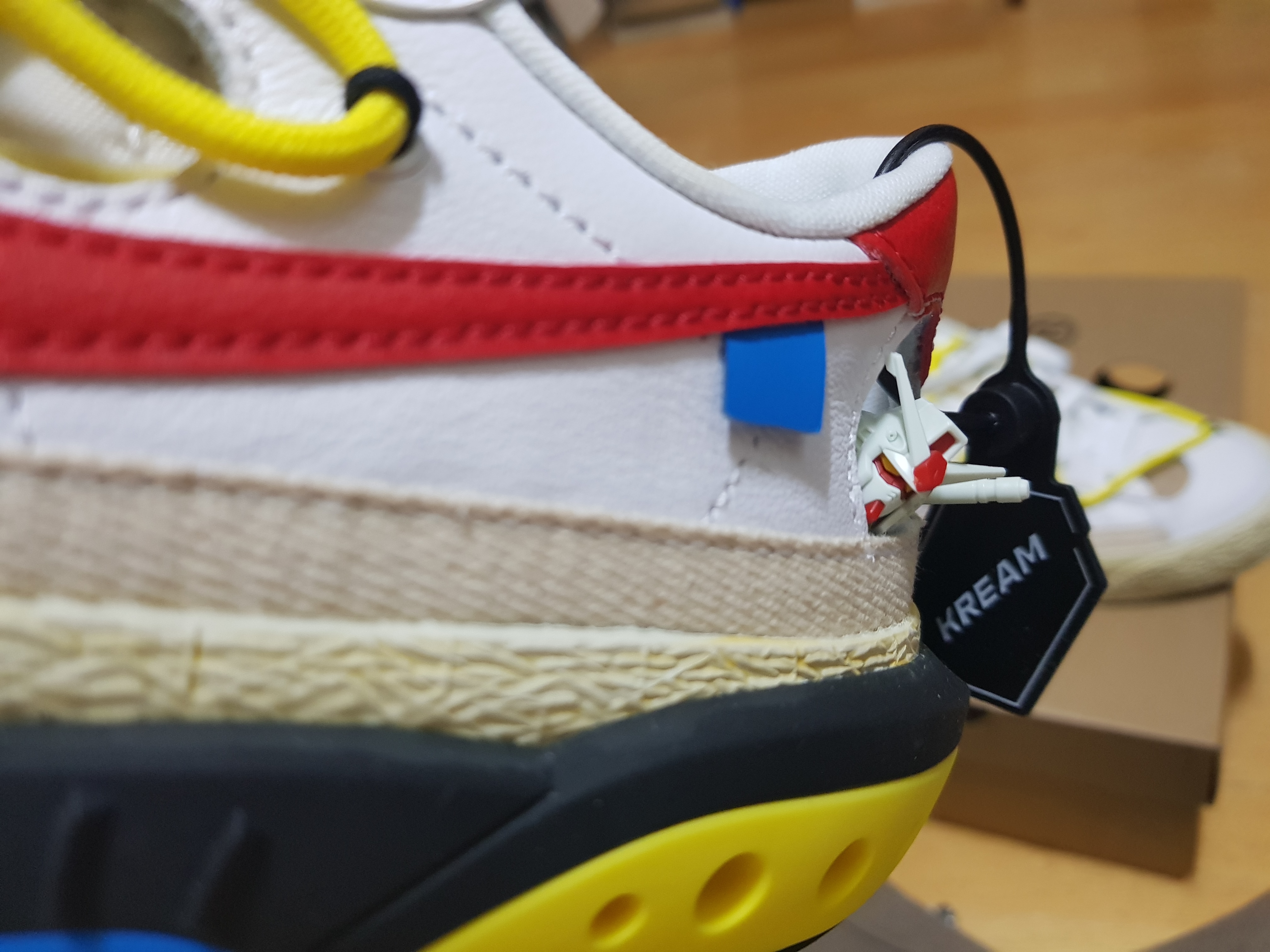 Nike x Off-White Blazer Low '77 White and University Red 착용 스타일 - 3