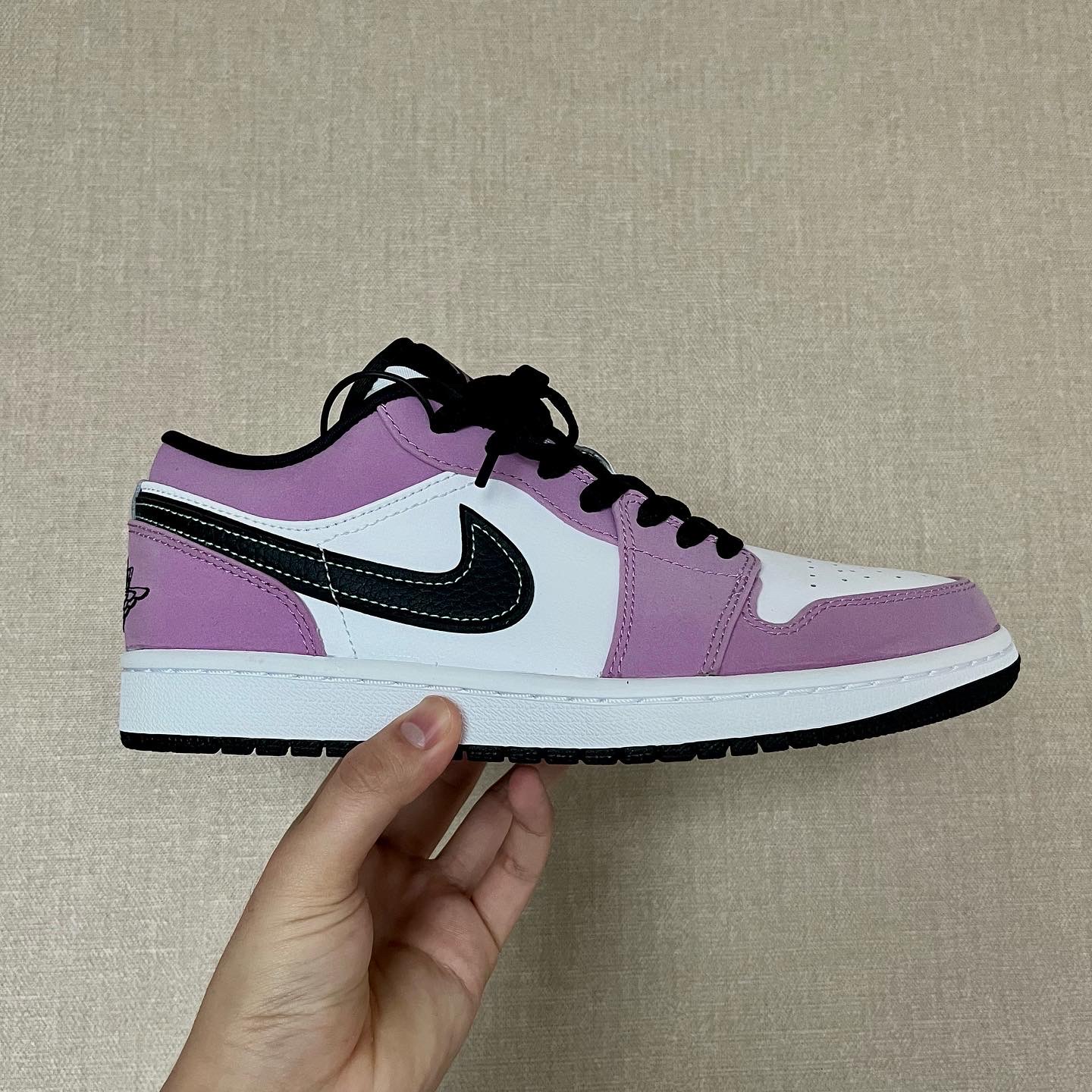 Jordan 1 Low SE Violet Shock 착용 스타일