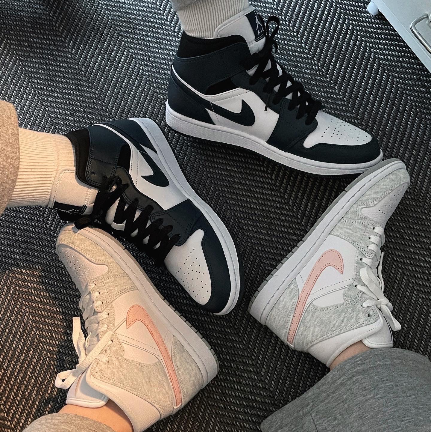 (W) Jordan 1 Mid SE Light Iron Ore, Jordan 1 Mid Dark Teal 착용 스타일 - 3