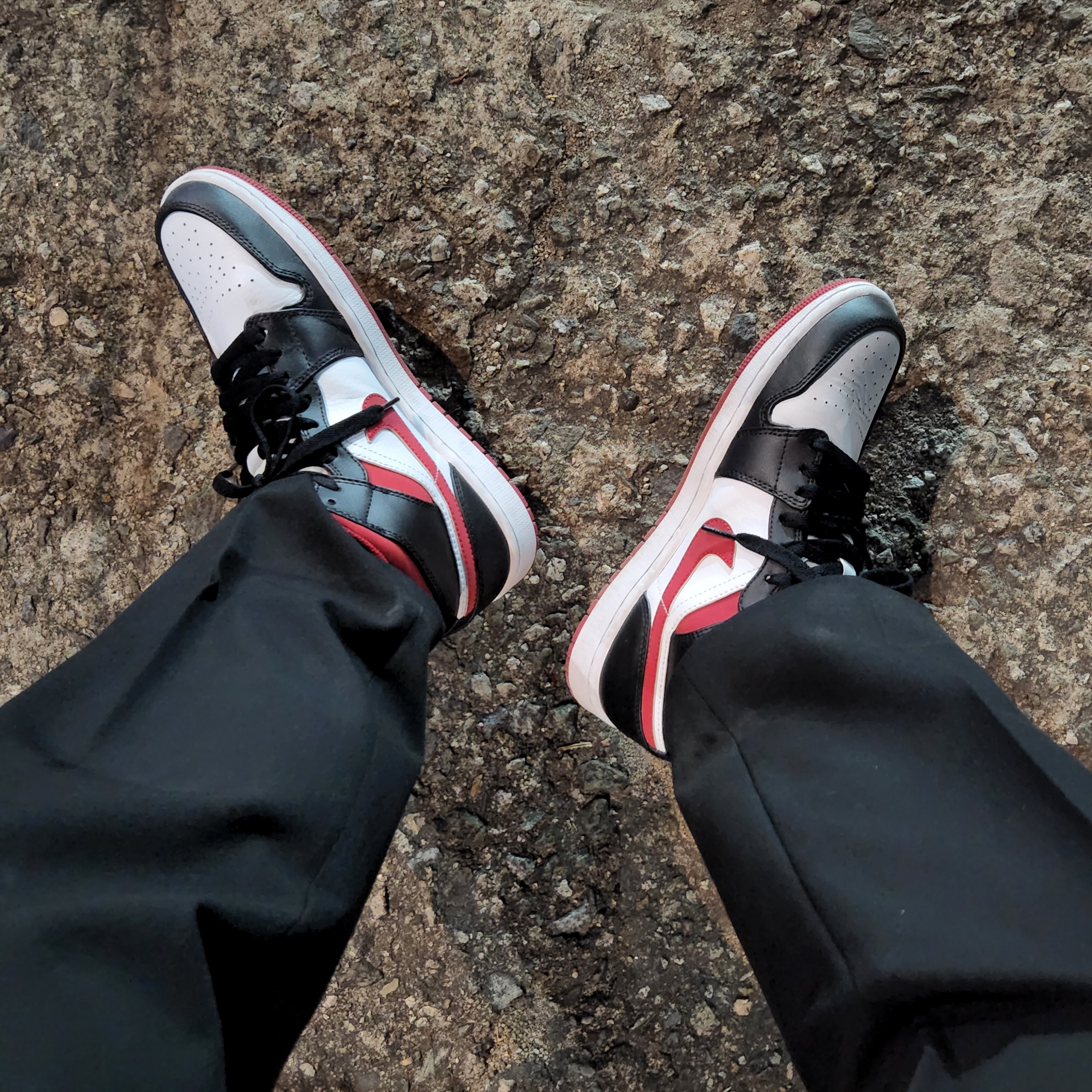Jordan 1 Mid Gym Red Black White 착용 스타일