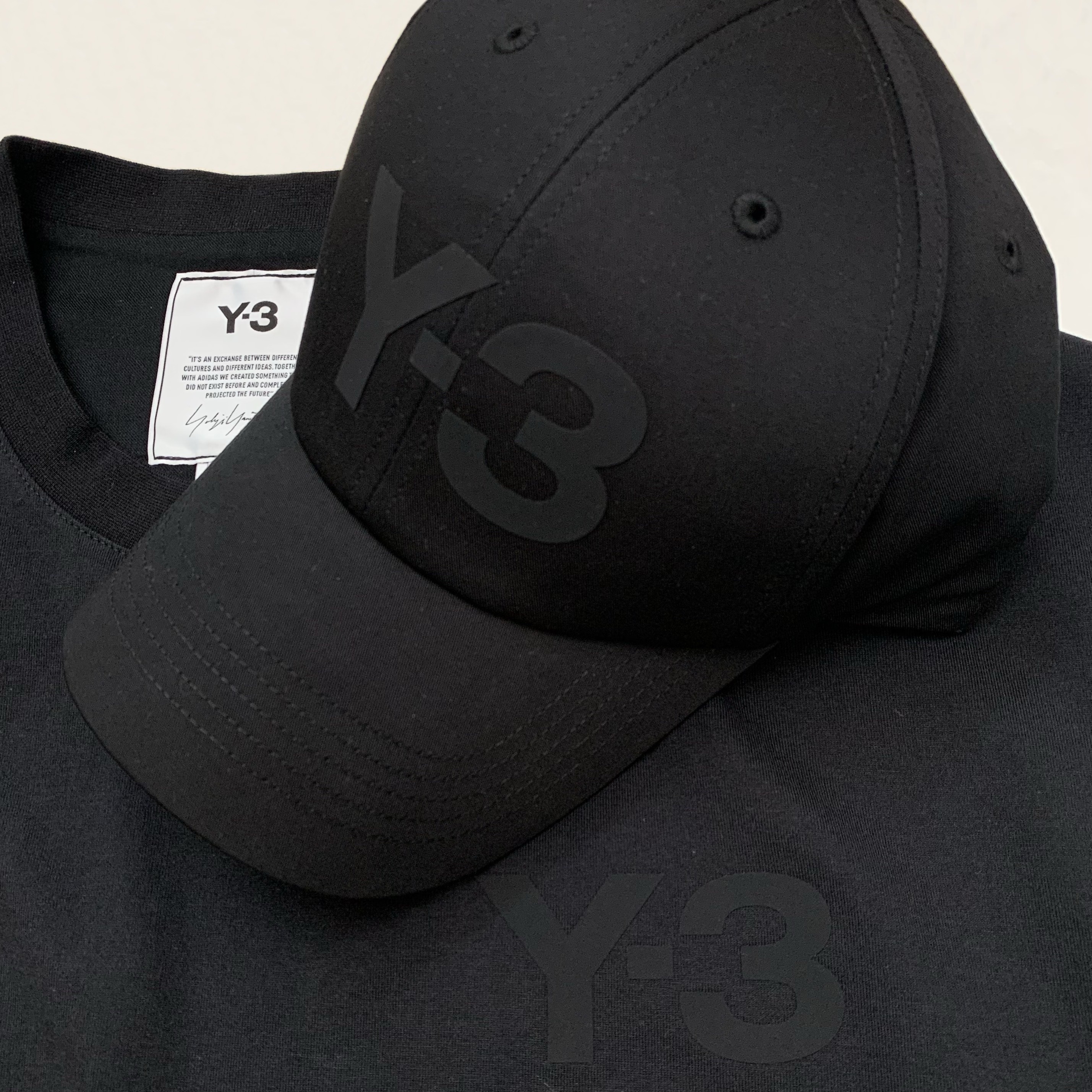Y-3 Logo Cap Black, Y-3 Classic Chest Logo T-Shirt Black 착용 스타일
