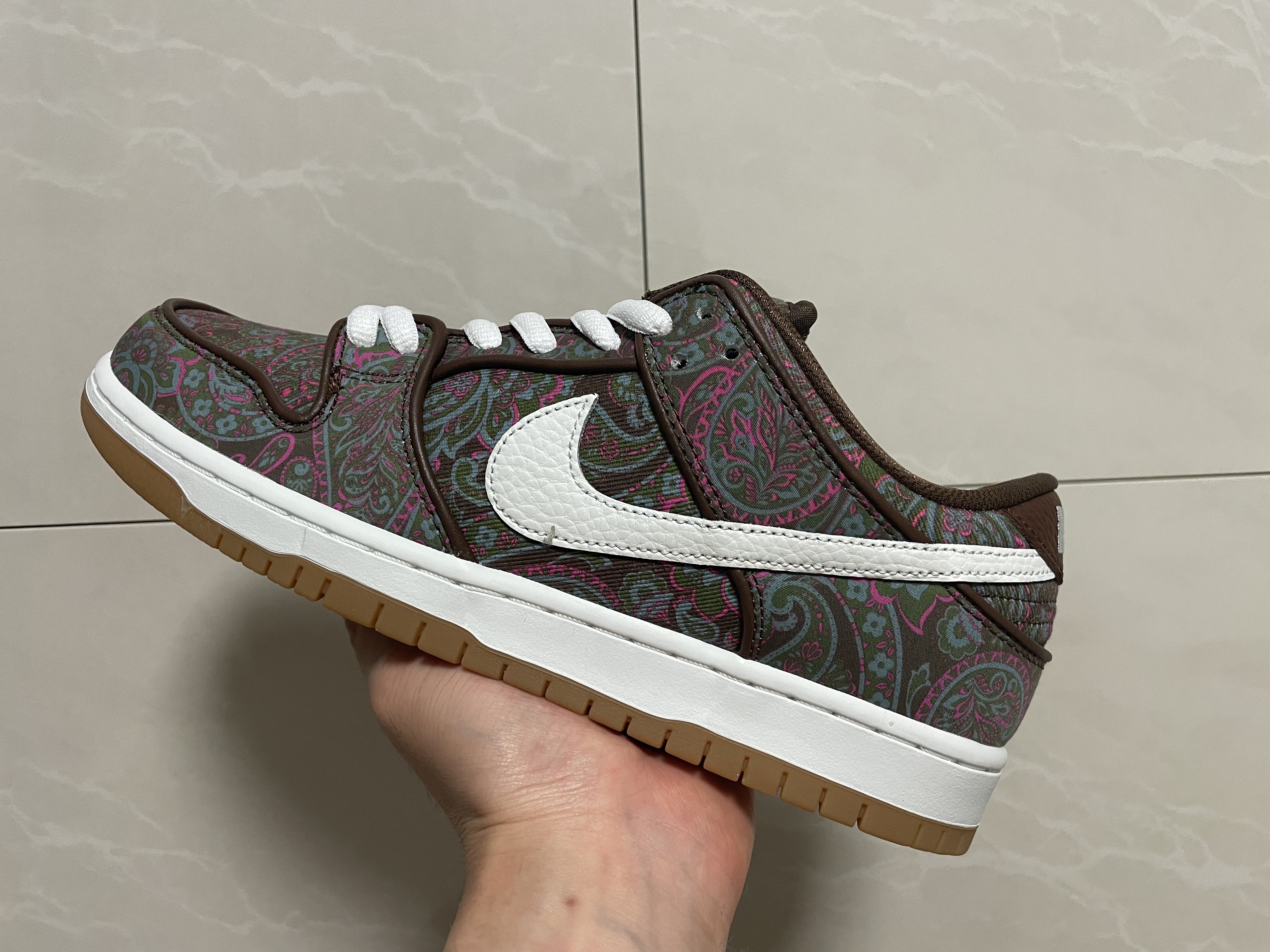 Nike SB Dunk Low Pro Premium Paisley 착용 스타일