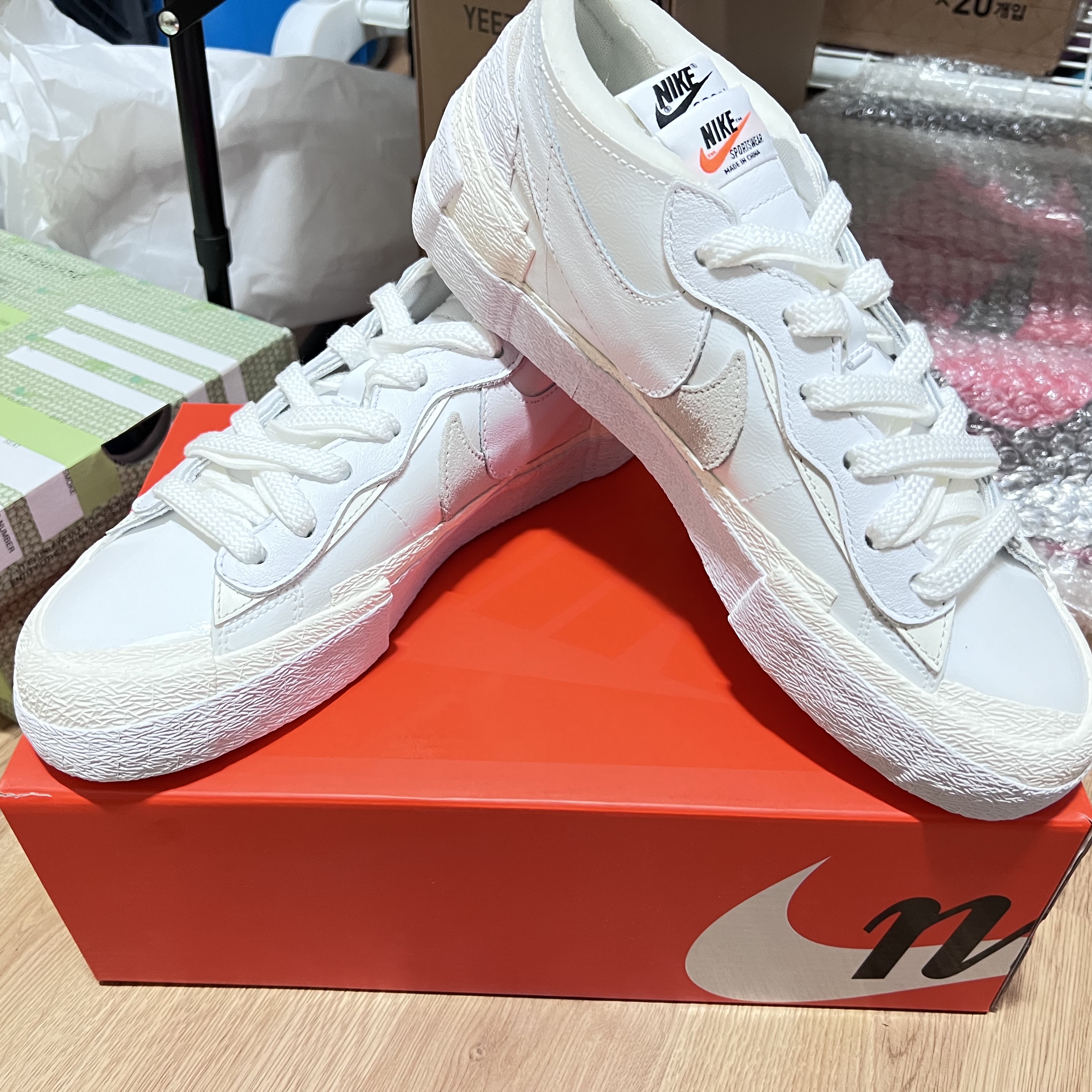 Nike x Sacai Blazer Low White Patent Leather 착용 스타일