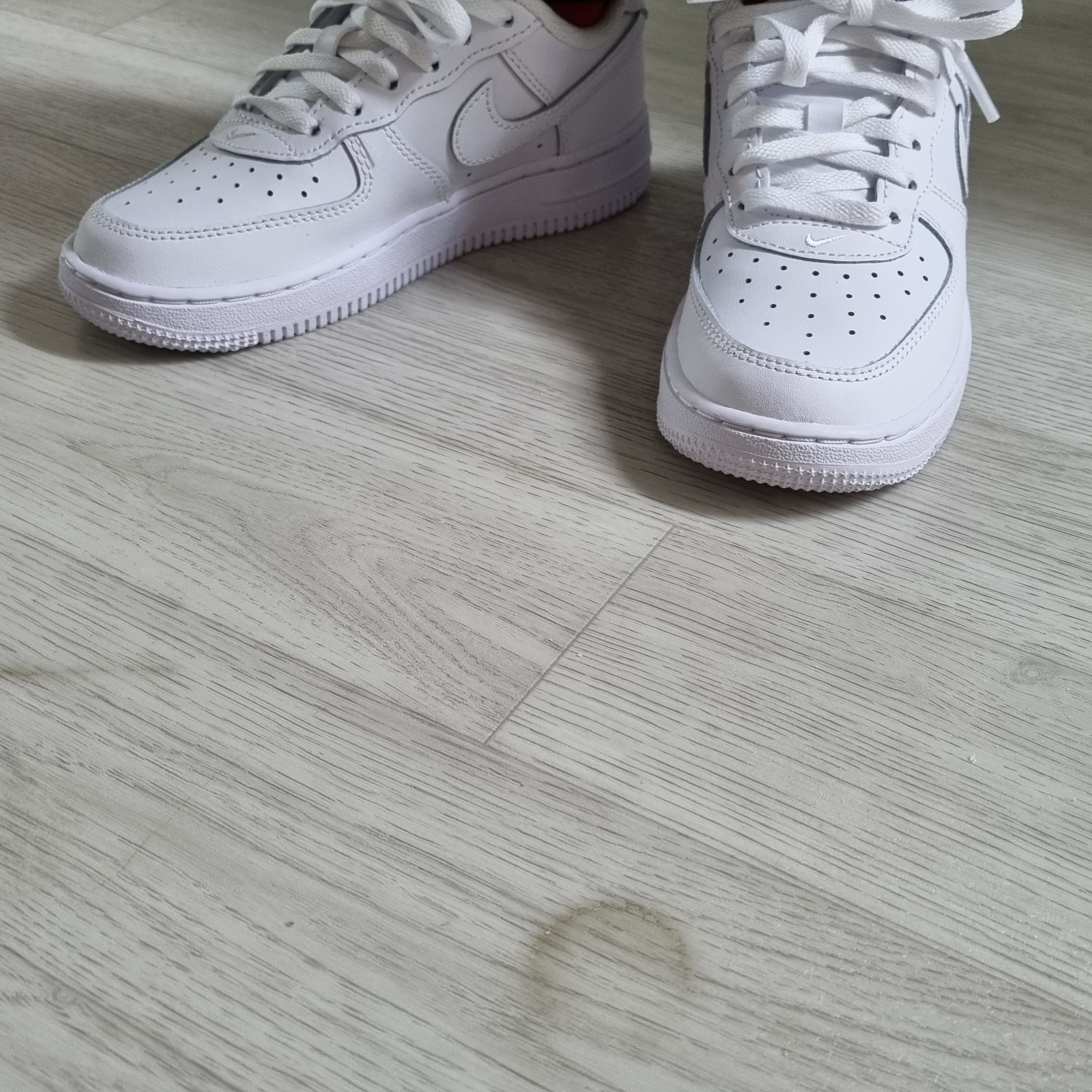 (GS) Nike Air Force 1 LE White 착용 스타일 - 2