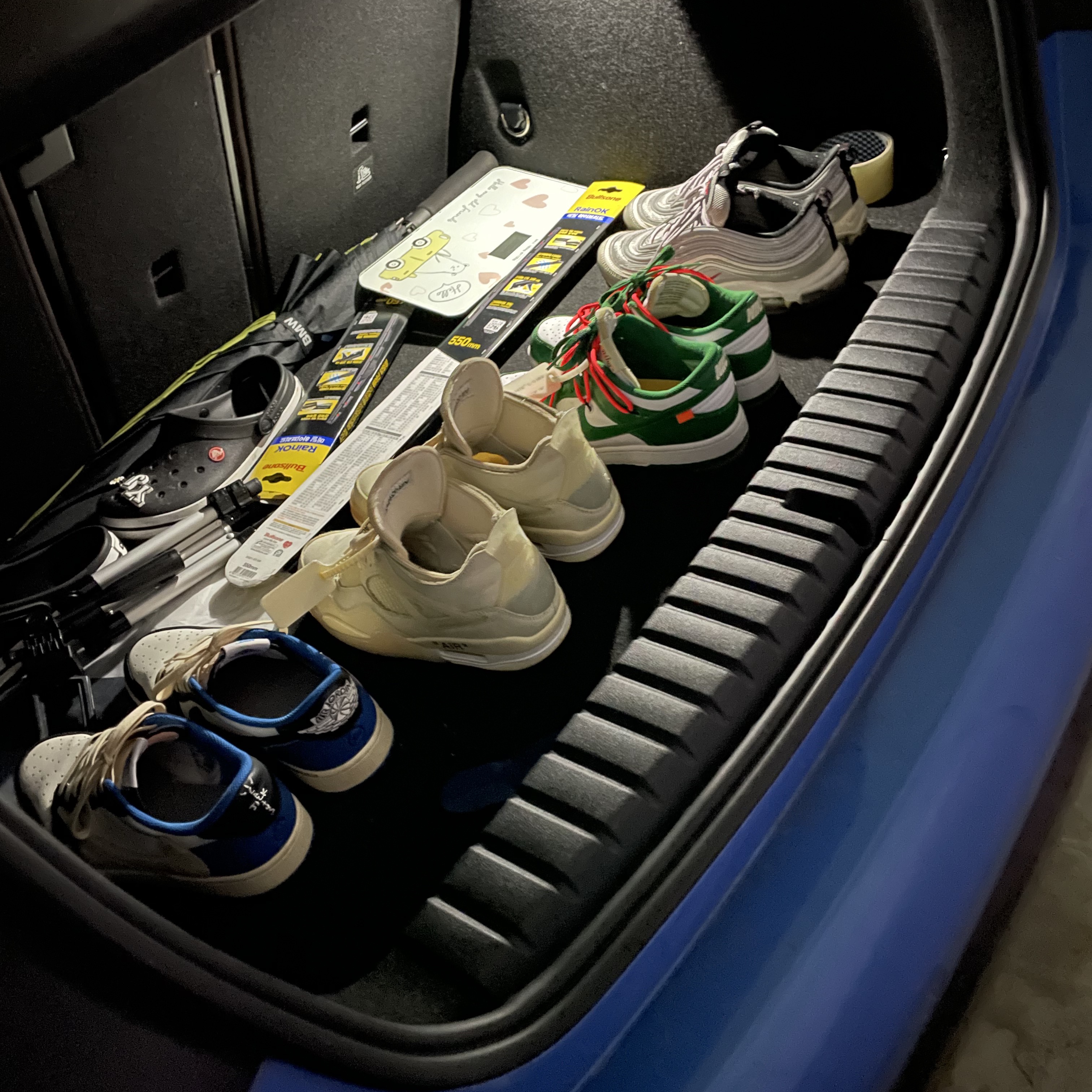 Jordan 1 x Travis Scott x Fragment Retro Low OG SP Military Blue, (W) Jordan 4 x Off-White Retro SP Sail 착용 스타일
