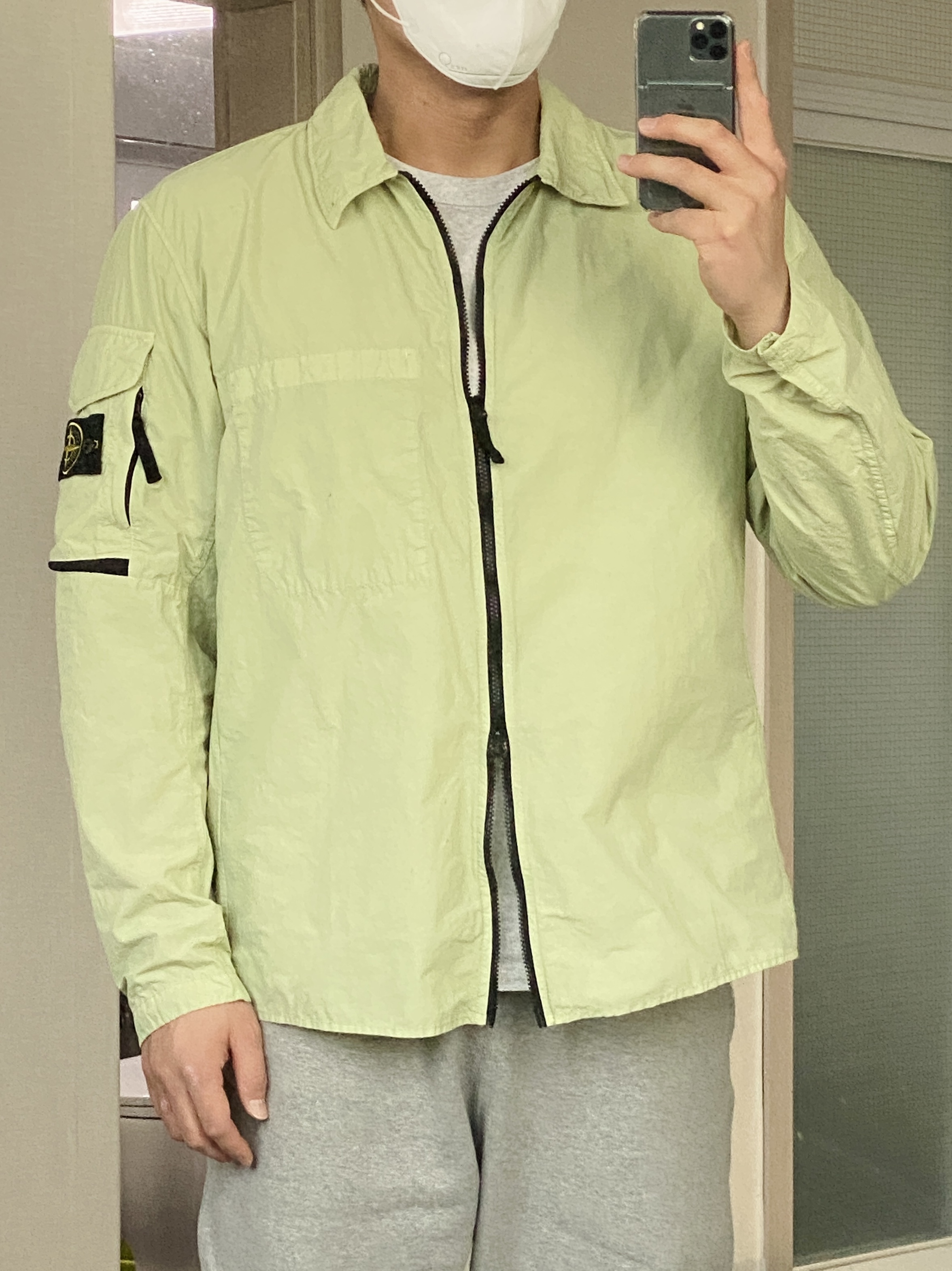 Stone Island 10502 Naslan Light Garment Dyed Overshirt Light Green - 22SS, Stone Island 10502 Naslan Light Garment Dyed Overshirt Black - 22SS 착용 스타일
