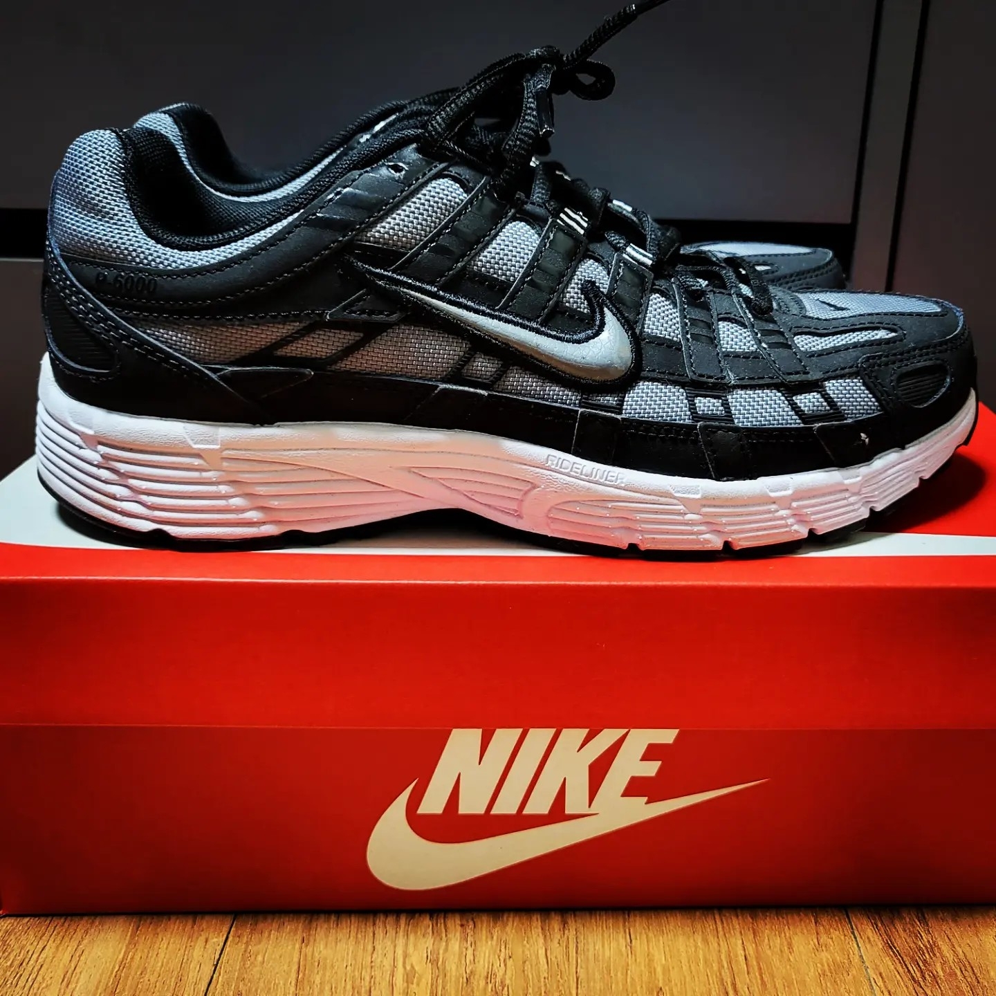 Nike P-6000 Cool Grey 착용 스타일