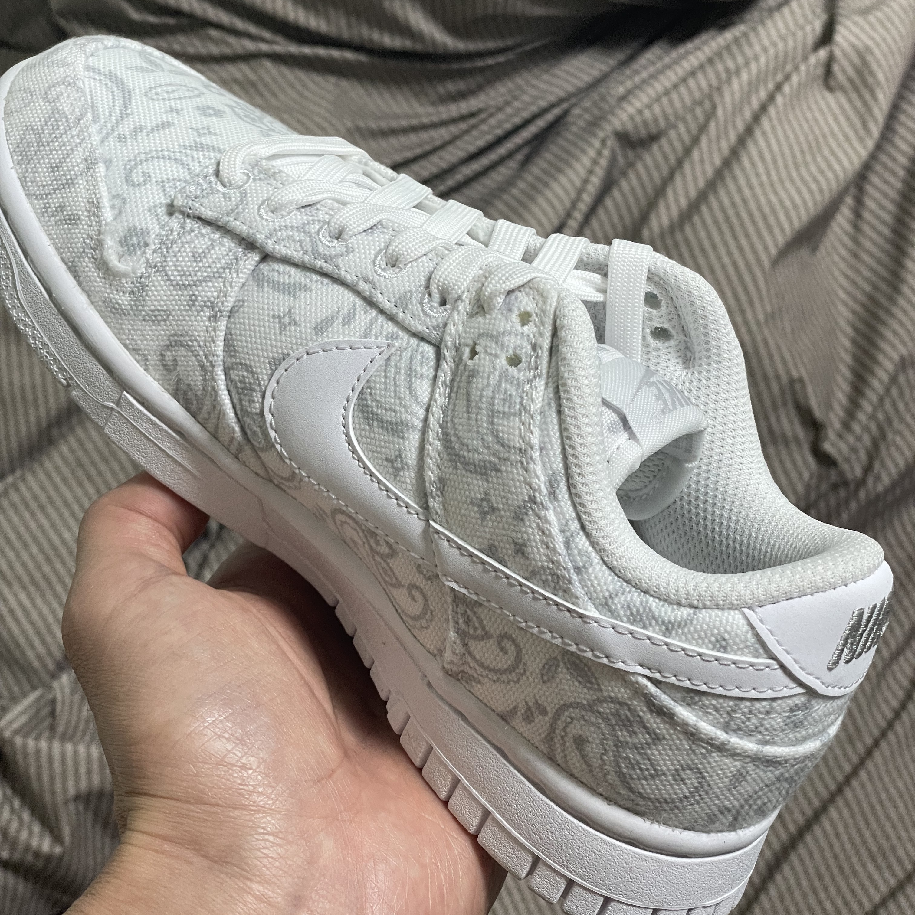 (W) Nike Dunk Low Essential White Paisley 착용 스타일 - 3