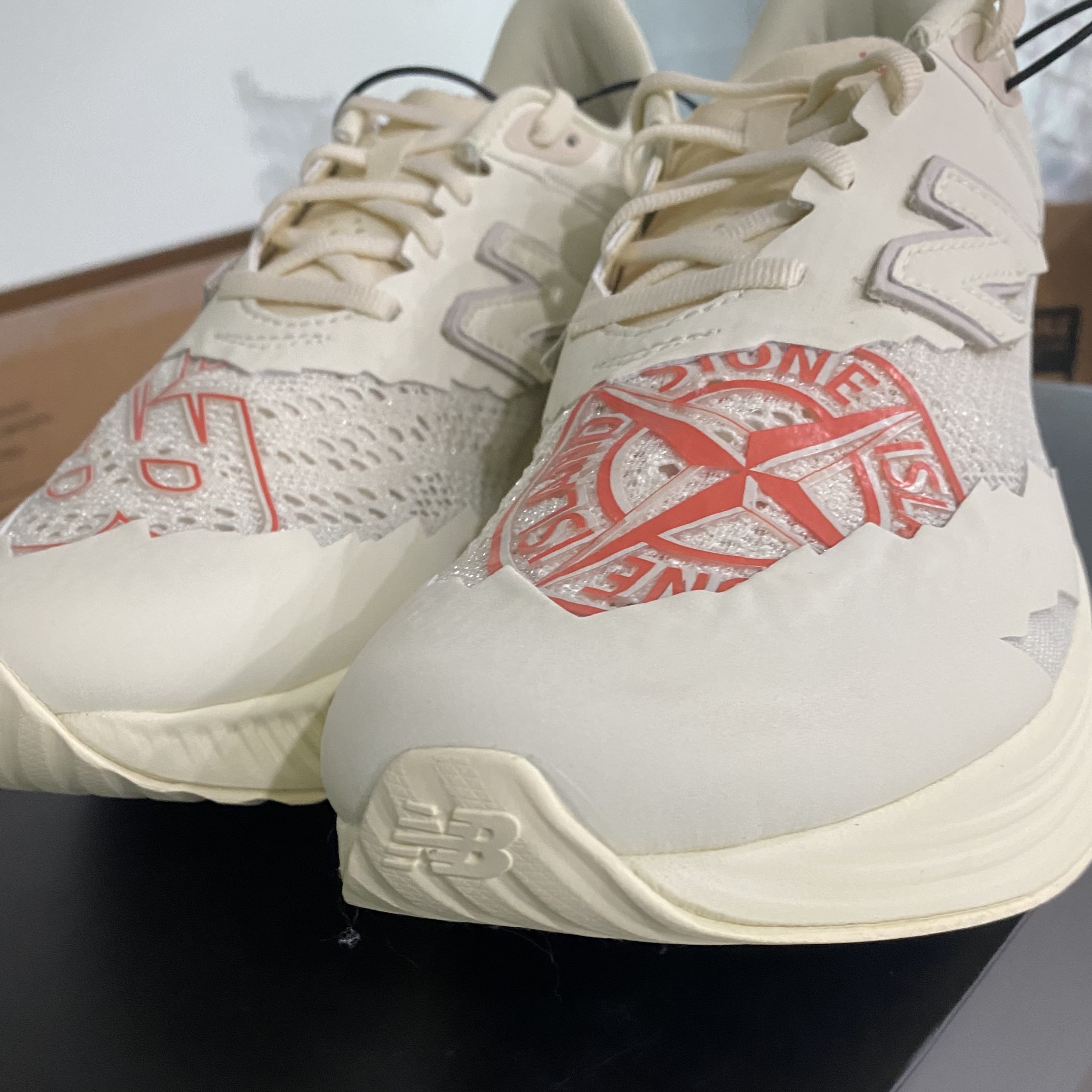 New Balance x Stone Island x Tokyo Design Studio FuelCell RC Elite v2 착용 스타일 - 2