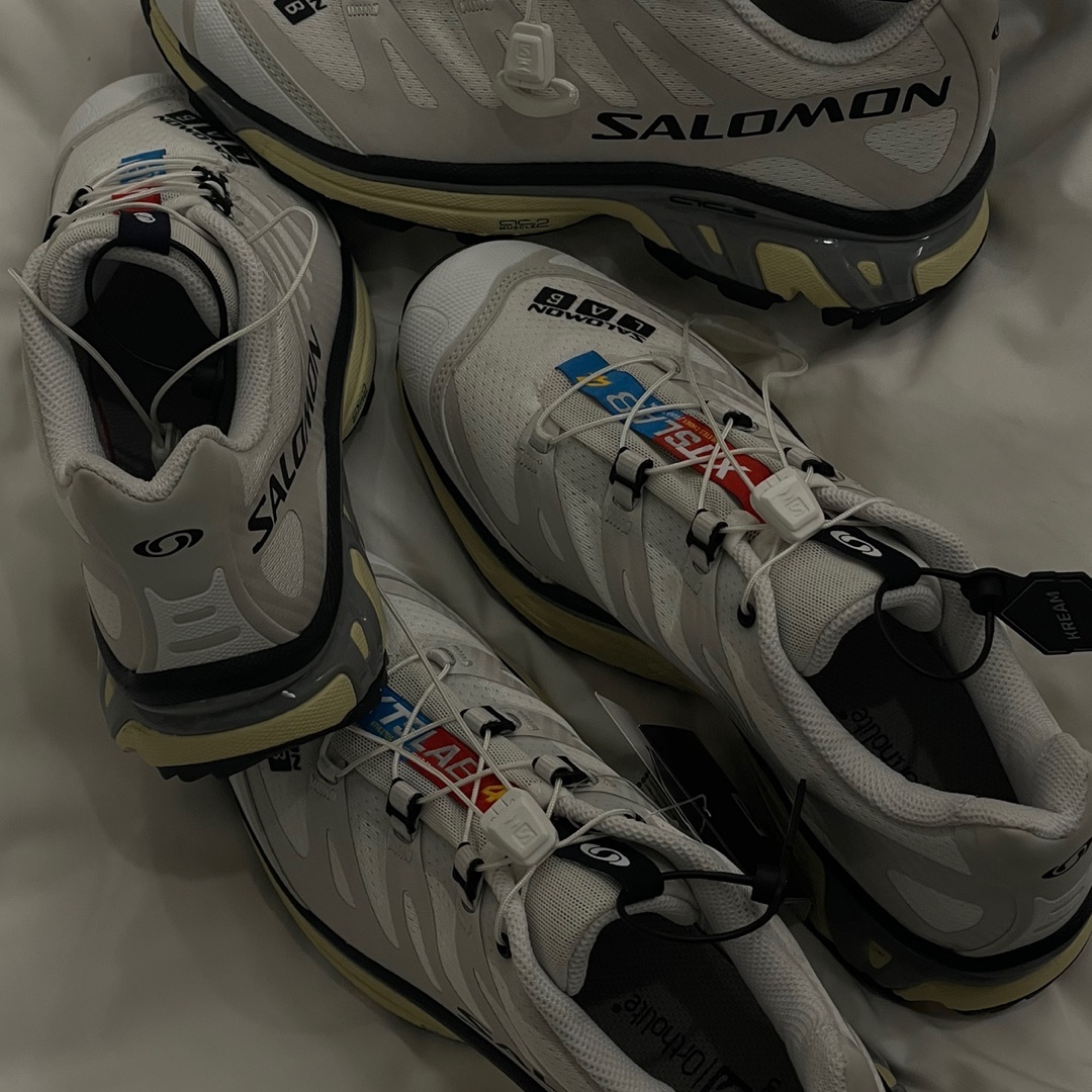 Salomon XT-4 White Lunar Rock 착용 스타일 - 2