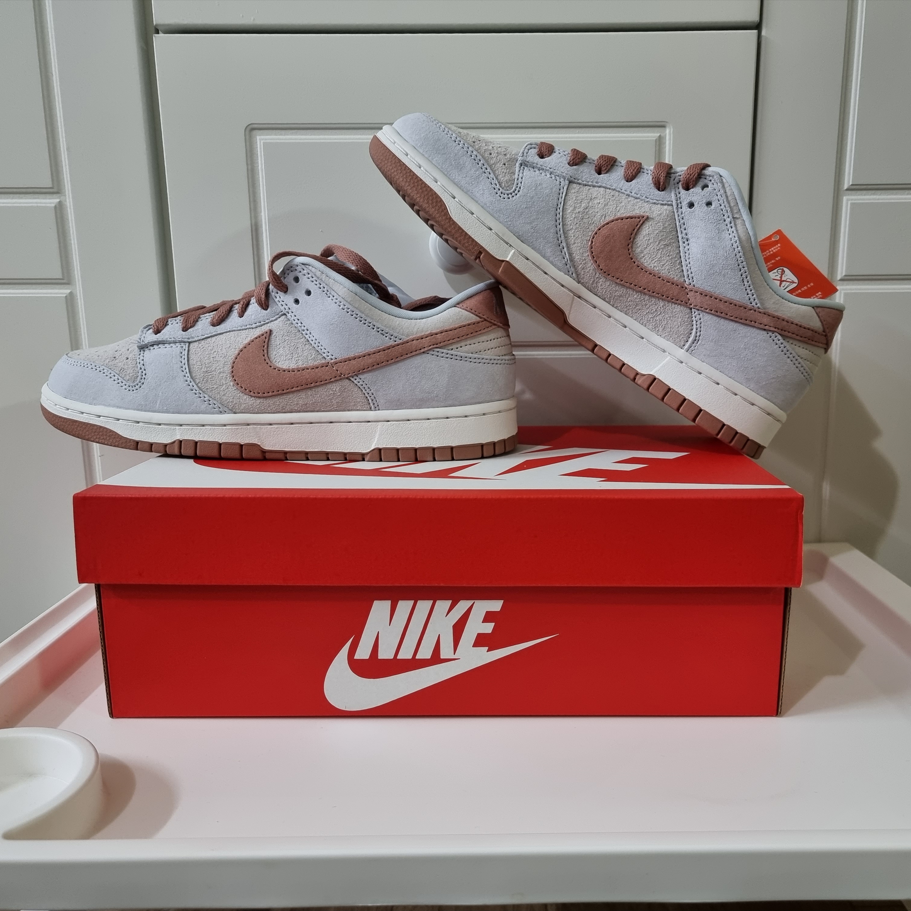 Nike Dunk Low Retro PRM Fossil Rose 착용 스타일