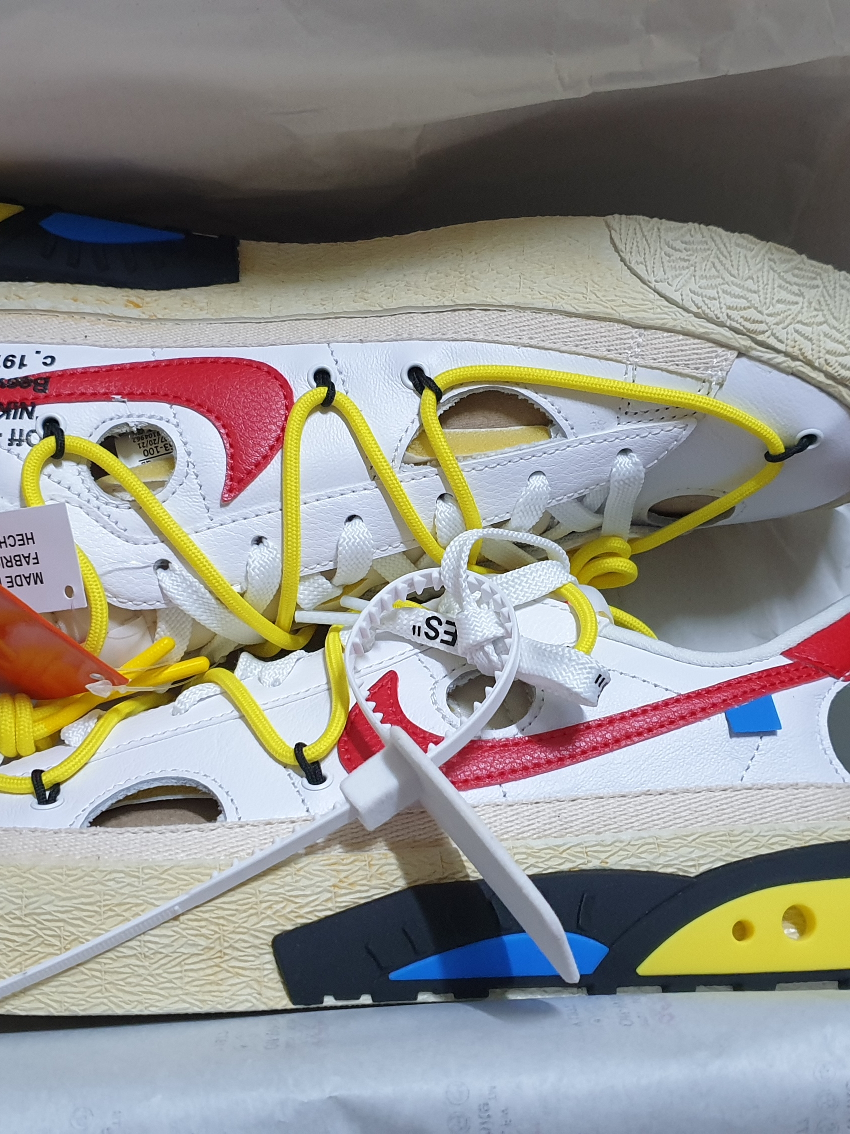 Nike x Off-White Blazer Low '77 White and University Red 착용 스타일 - 1