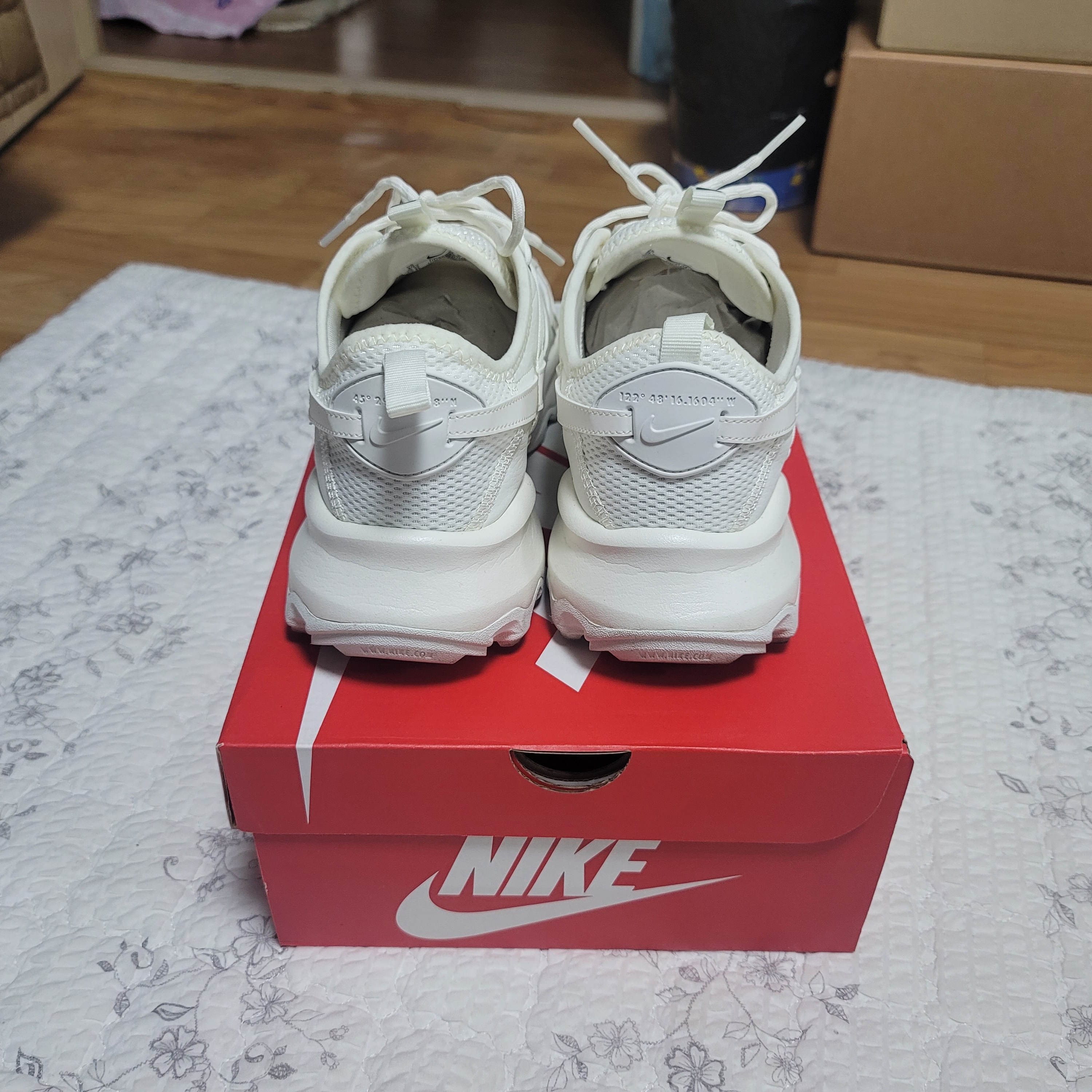 (W) Nike TC 7900 Summit White 착용 스타일 - 4