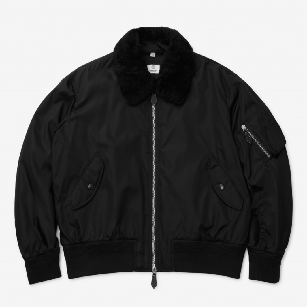 Supreme x Burberry Shearling Collar Down Puffer Jacket Black - 22SS 착용 스타일 - 1