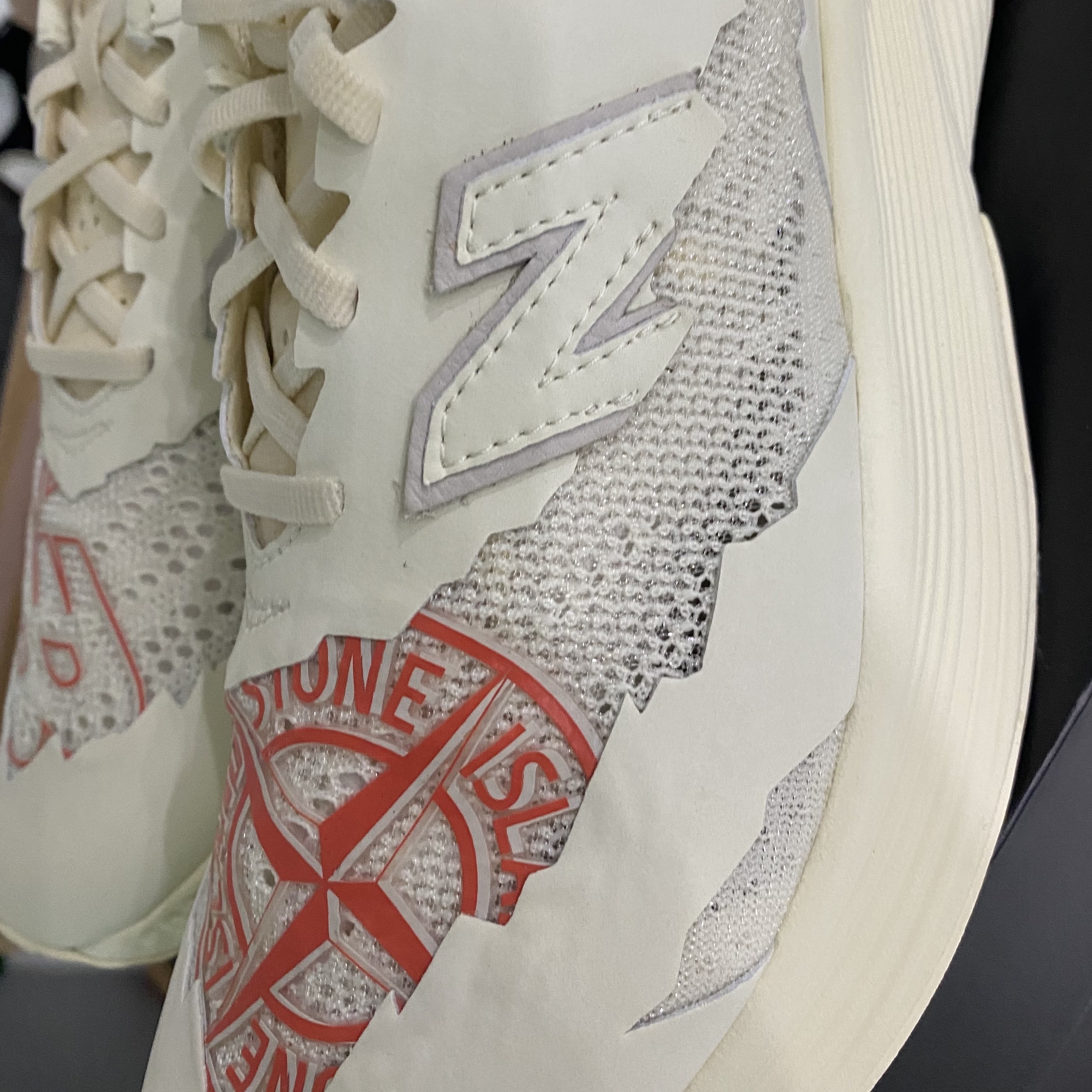 New Balance x Stone Island x Tokyo Design Studio FuelCell RC Elite v2 착용 스타일 - 5