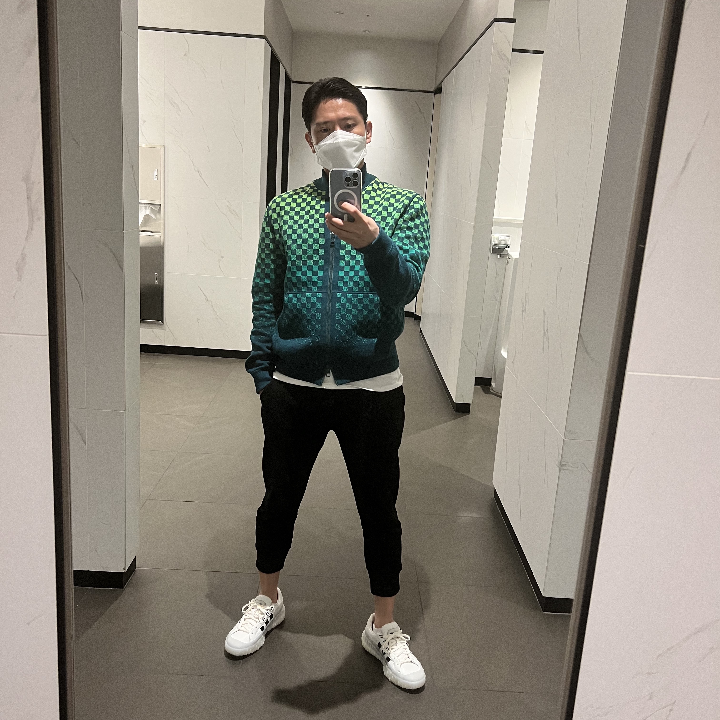 Louis Vuitton Reversible Damier Track Top Mallard Blue 착용 스타일 - 2