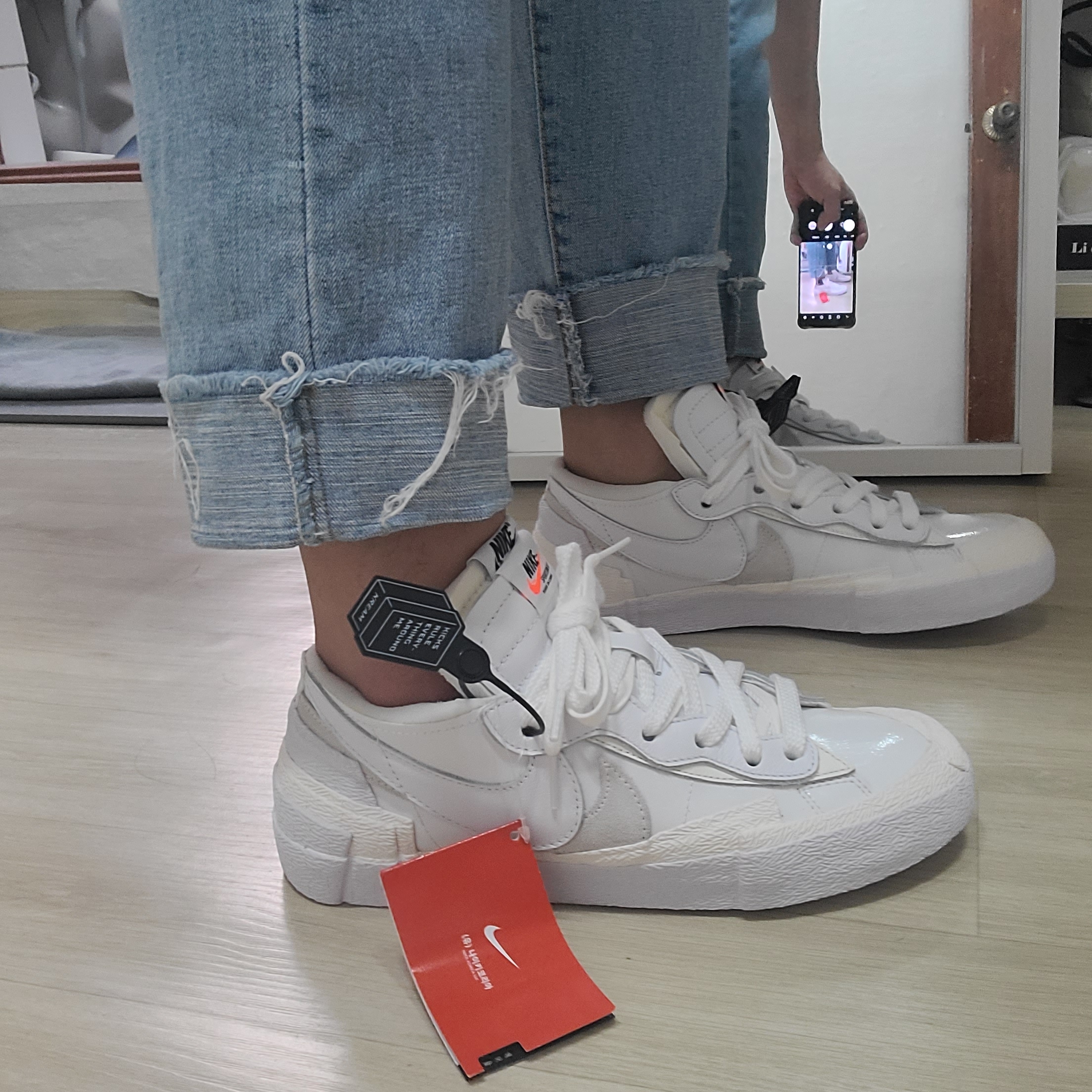 Nike x Sacai Blazer Low White Patent Leather 착용 스타일 - 2
