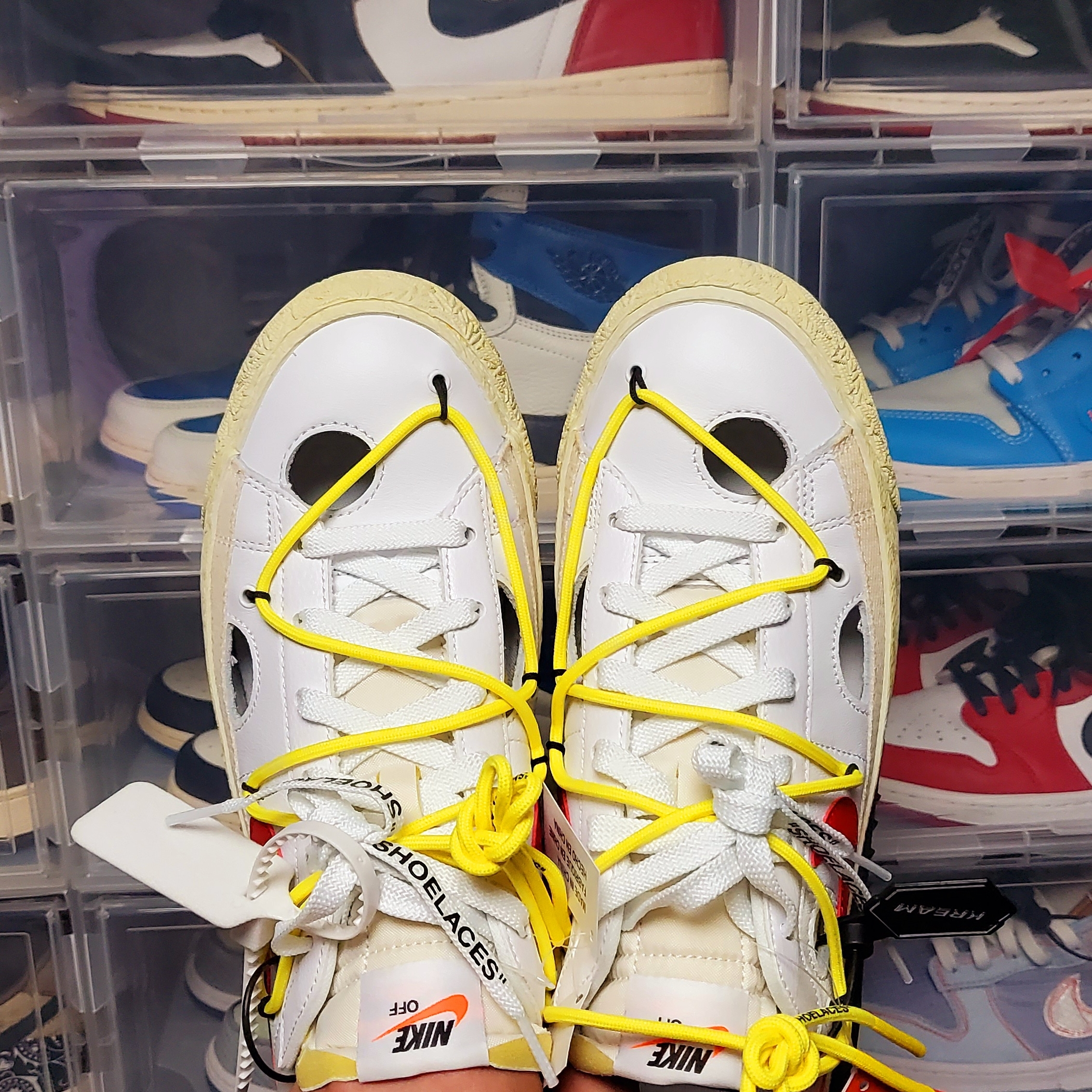 Nike x Off-White Blazer Low '77 White and University Red 착용 스타일 - 5
